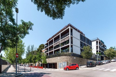 Apartment in Barcelona, Spain 4 bedrooms,  No. 141301