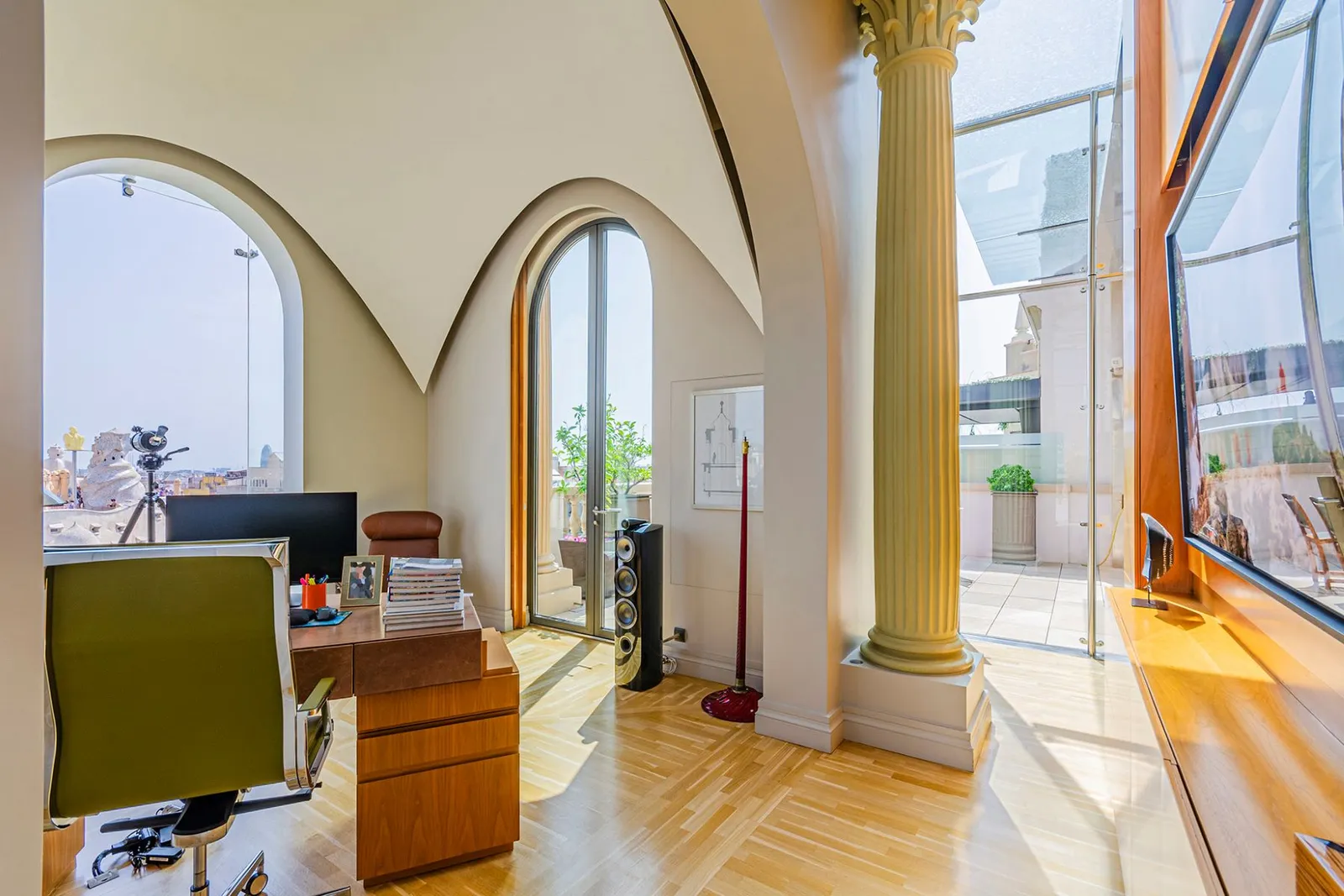 Квартира в Барселона, Испания 4 спальни,  №141298