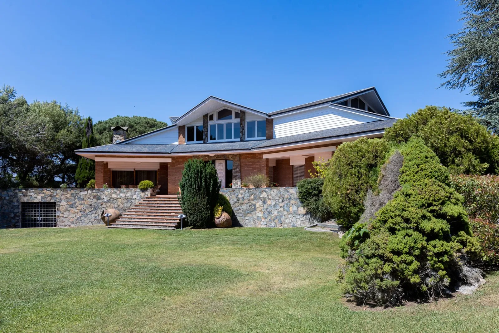 House in Montornes Del Valles, Barcelona, Spain 5 bedrooms,  No. 141300
