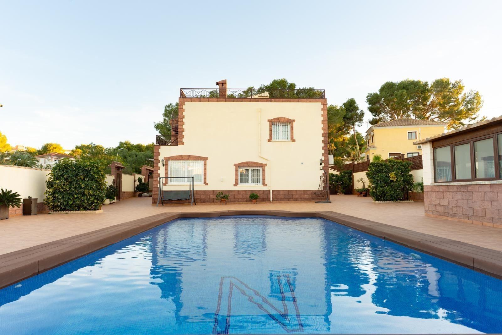 Willa w Los Balcones, Alicante, Hiszpania 7 sypialni, 312 mkw. nr 142510