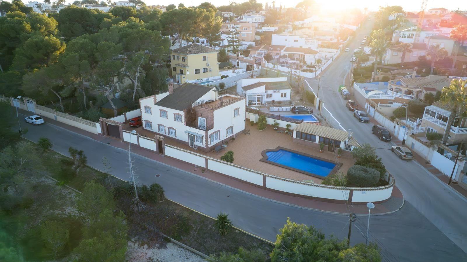 Willa w Los Balcones, Alicante, Hiszpania 7 sypialni, 312 mkw. nr 142510