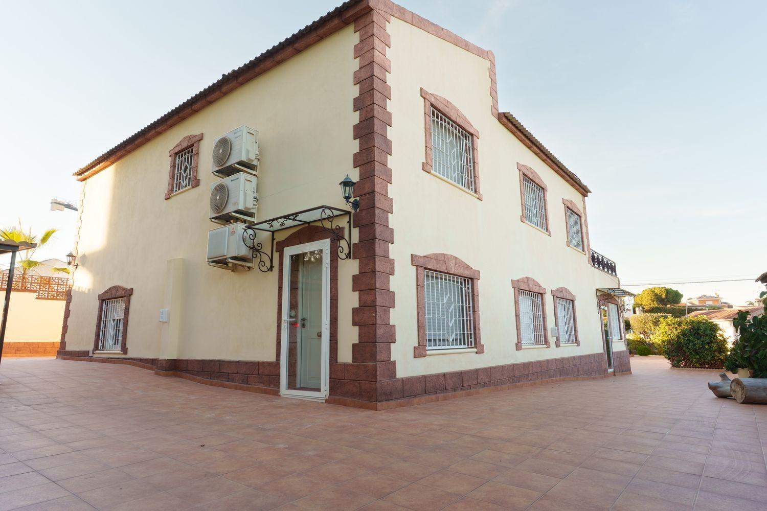 Willa w Los Balcones, Alicante, Hiszpania 7 sypialni, 312 mkw. nr 142510