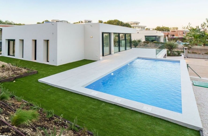 Villa in Campoamor, Alicante, Spain 3 bedrooms, 806 sq.m. No. 145099