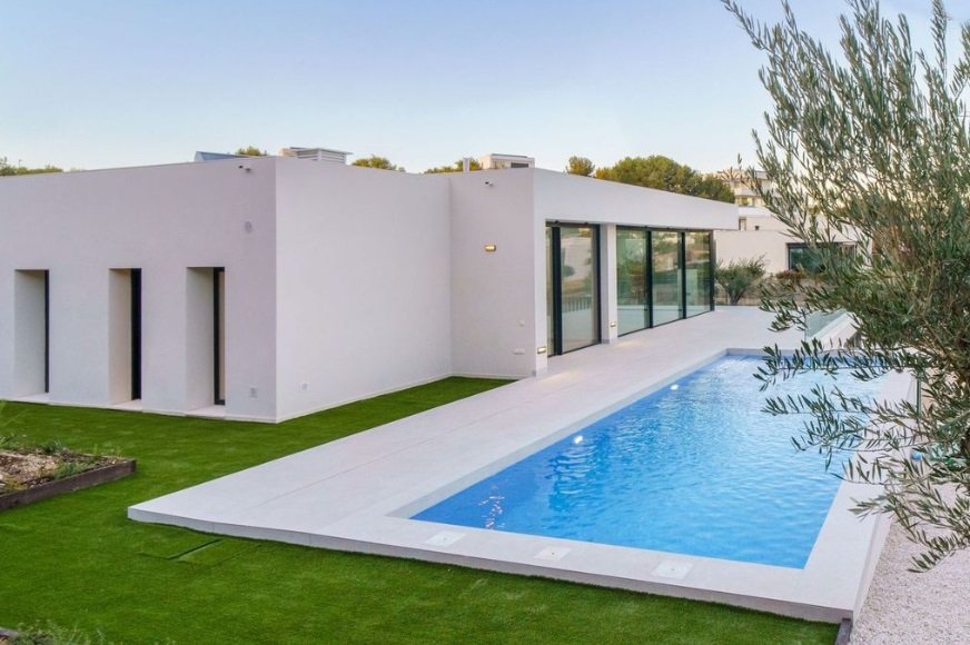 Villa in Campoamor, Alicante, Spain 3 bedrooms, 806 sq.m. No. 145099