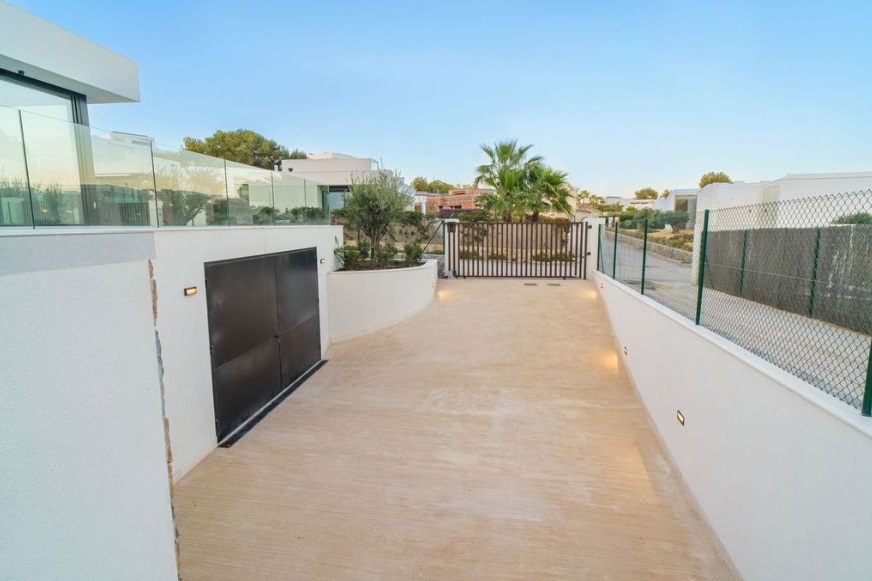 Villa in Campoamor, Alicante, Spain 3 bedrooms, 806 sq.m. No. 145099