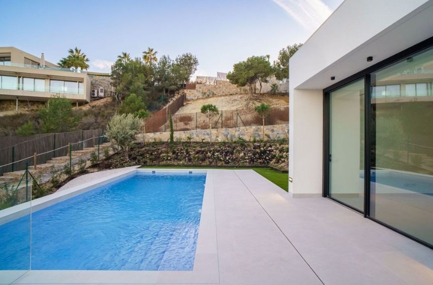 Villa in Campoamor, Alicante, Spain 3 bedrooms, 806 sq.m. No. 145099
