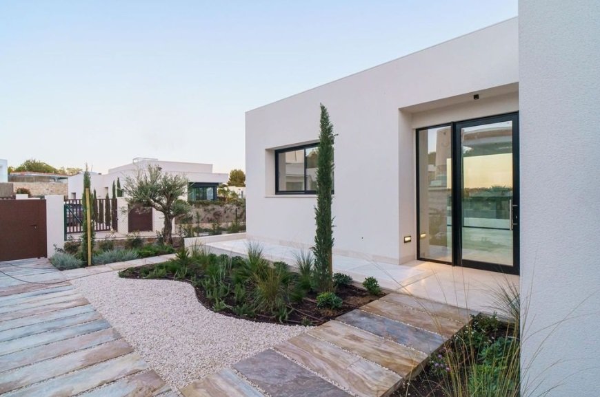 Villa in Campoamor, Alicante, Spain 3 bedrooms, 806 sq.m. No. 145099