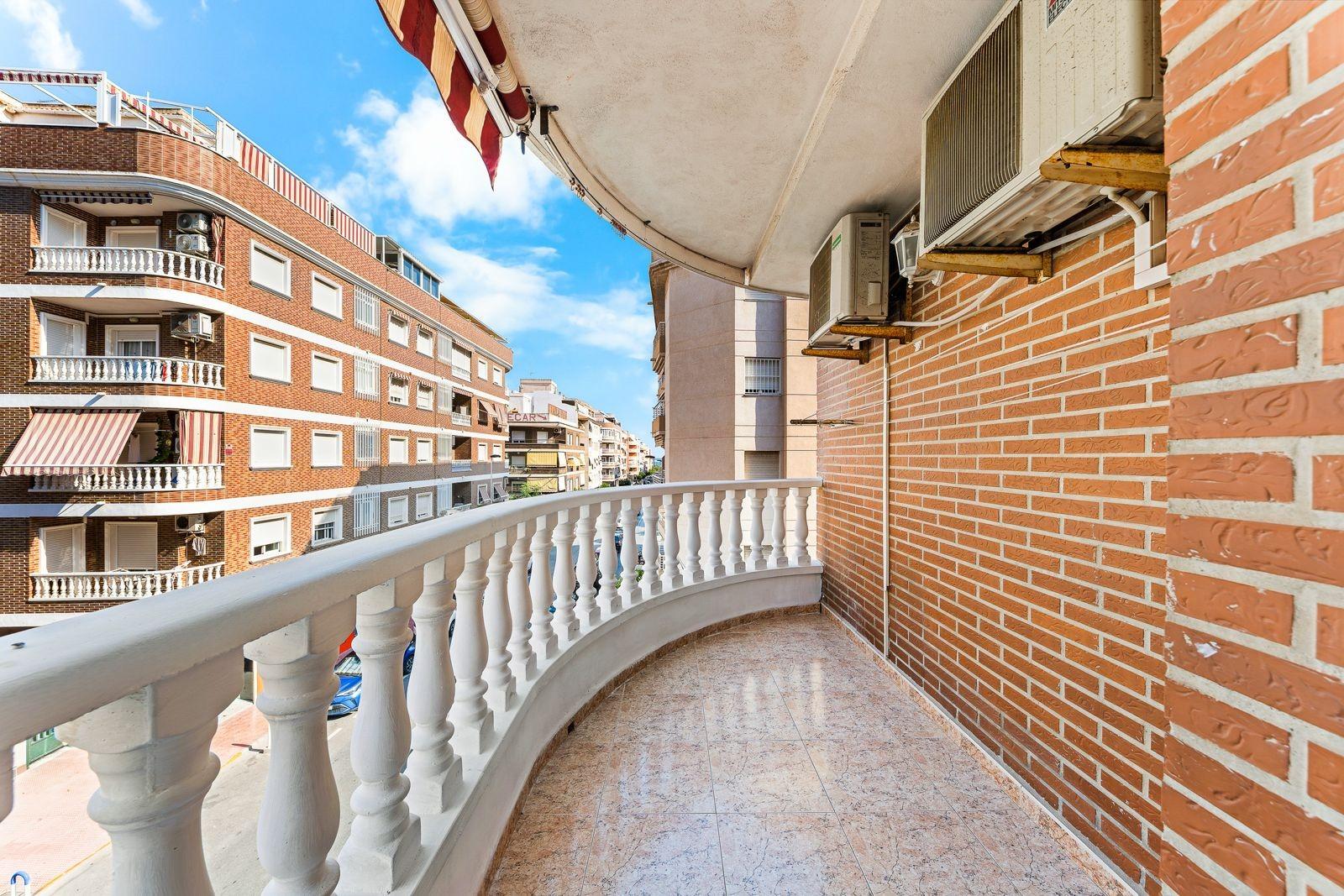Apartment à Torrevieja, Alicante, Espagne 3 chambres, 102 m2 No. 183003