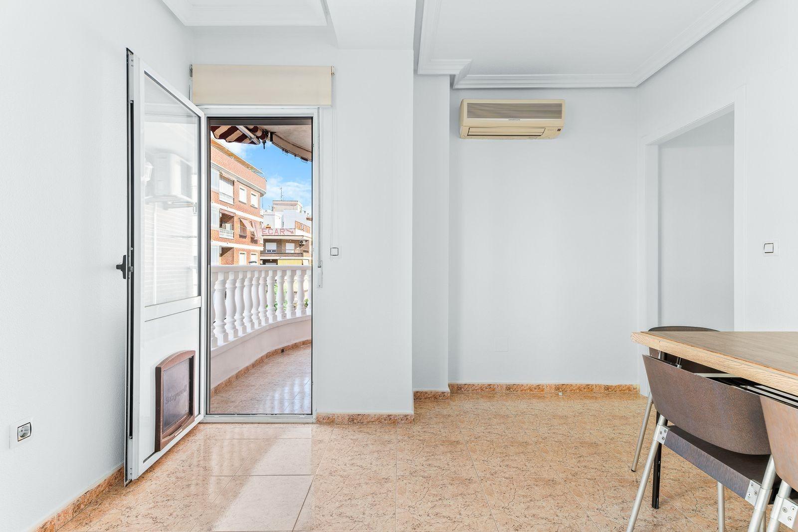 Apartment à Torrevieja, Alicante, Espagne 3 chambres, 102 m2 No. 183003
