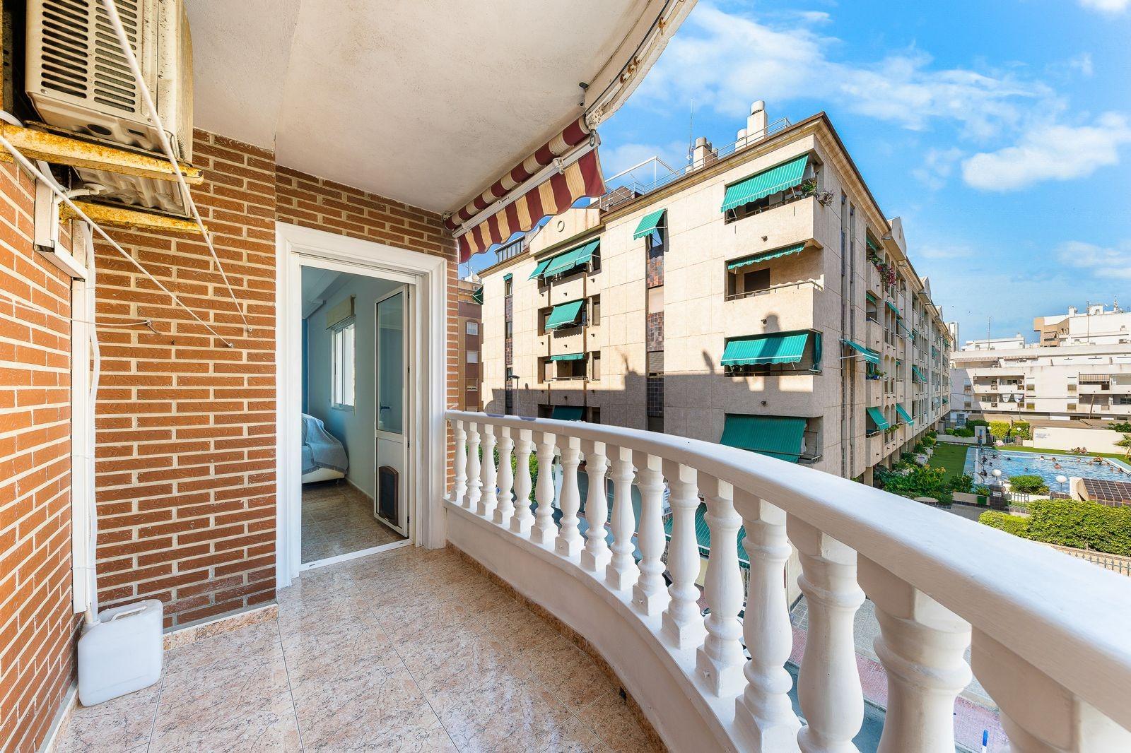 Apartment à Torrevieja, Alicante, Espagne 3 chambres, 102 m2 No. 183003