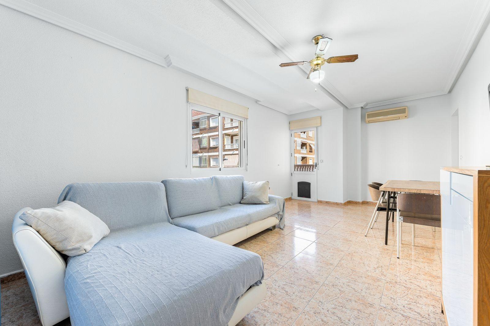 Apartment à Torrevieja, Alicante, Espagne 3 chambres, 102 m2 No. 183003