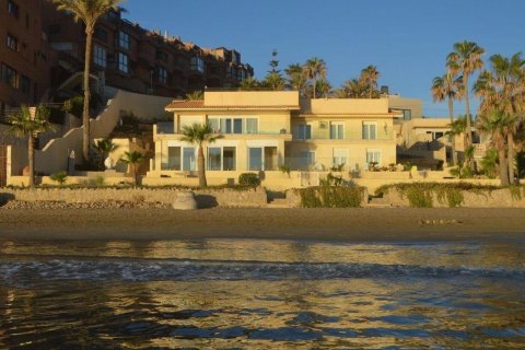 Huvila Cabo De Las Huertas, Alicante, Espanja 10 makuuhuonetta, 720 m2 No. 168818