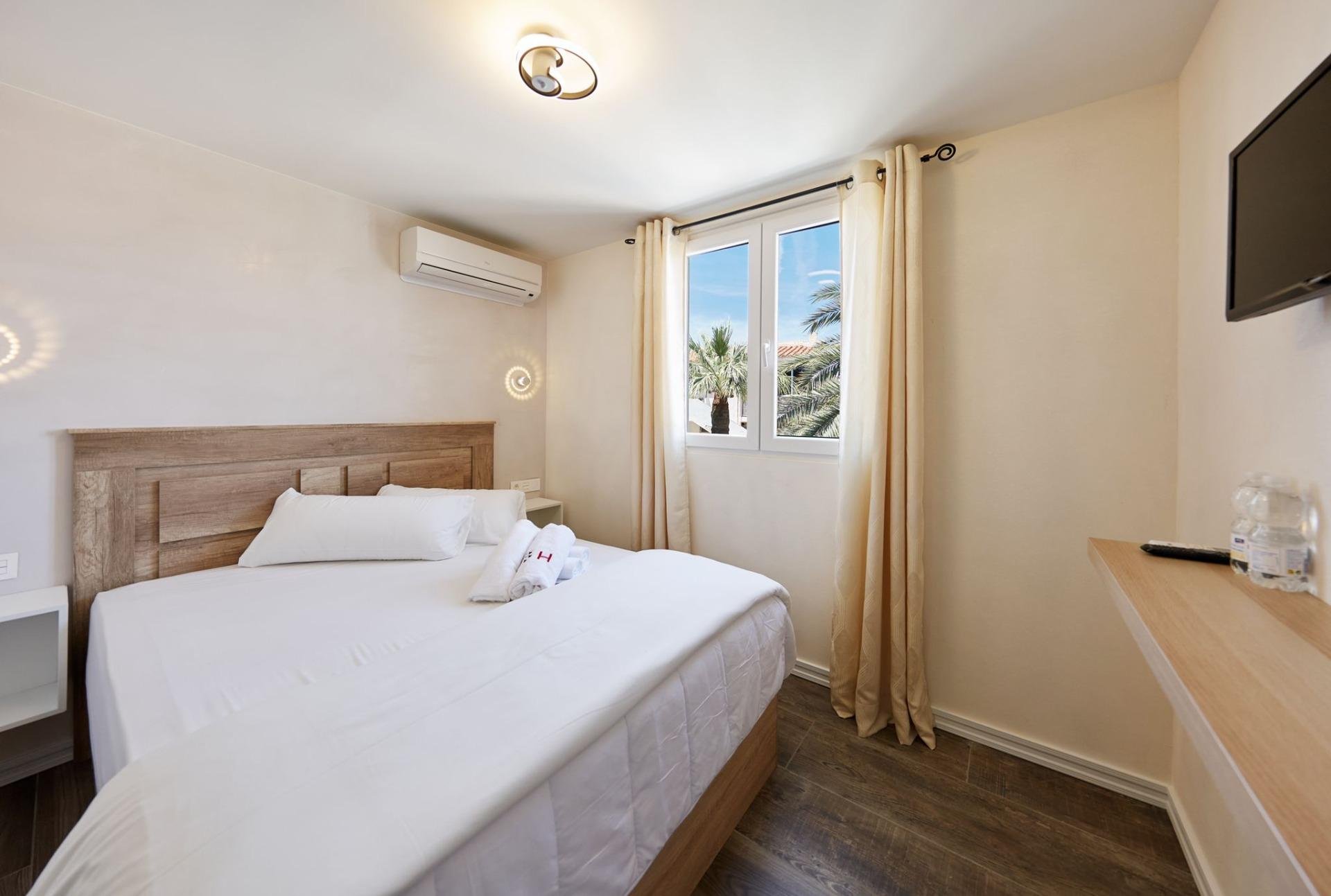 Hotel en Cabo De Las Huertas, Alicante, España 19 dormitorios,  No. 168817