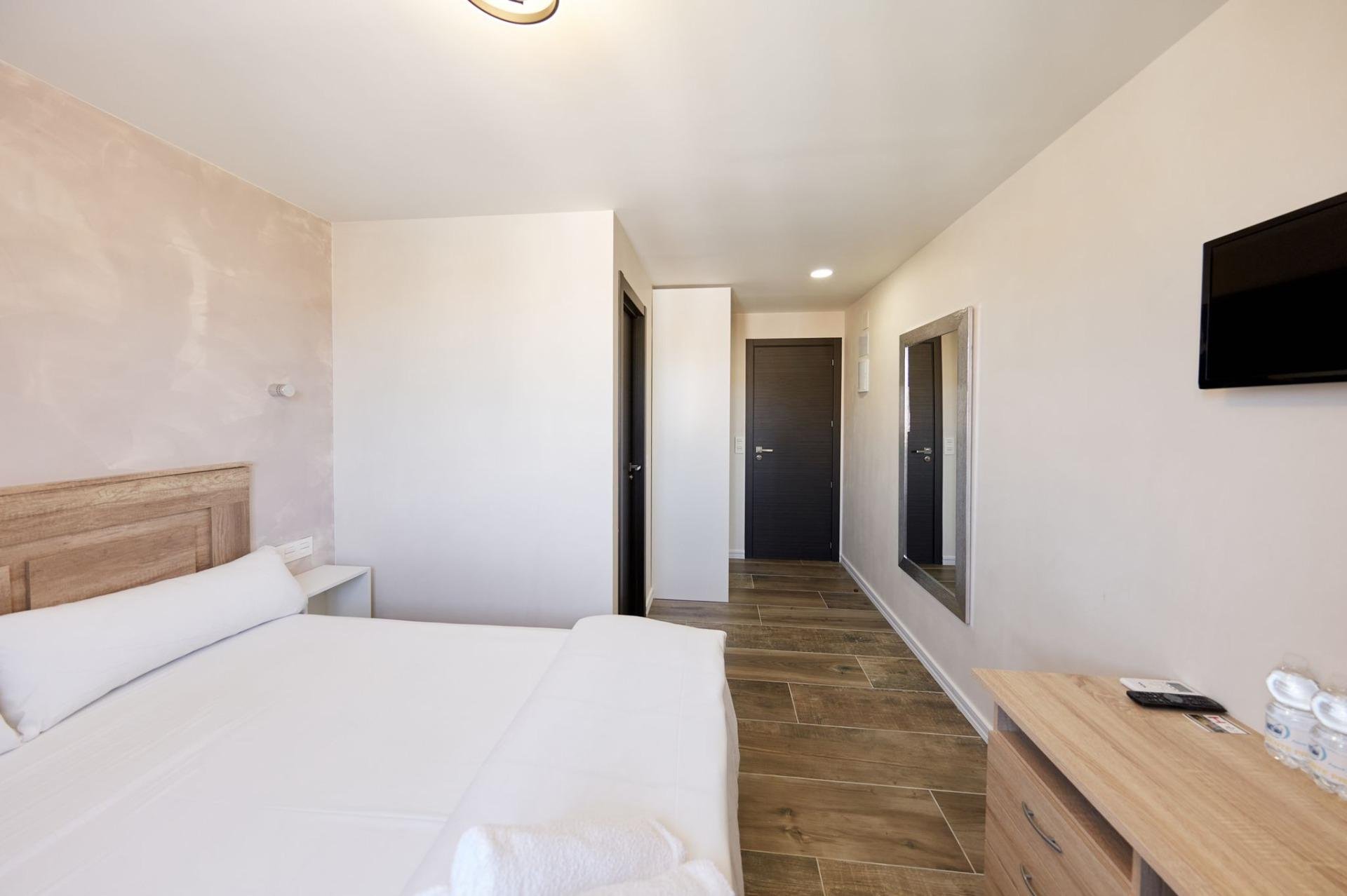 Hotel en Cabo De Las Huertas, Alicante, España 19 dormitorios,  No. 168817