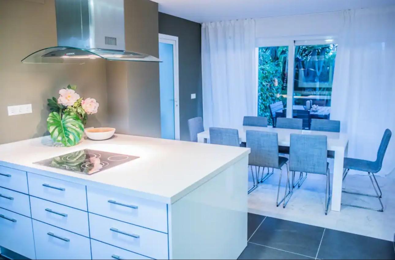 Villa a Albir, Alicante, Spagna 4 camere da letto, 548 mq. N° 165337