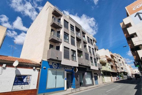 Apartment in Torrevieja, Alicante, Spain 2 bedrooms, 75 sq.m. No. 182829