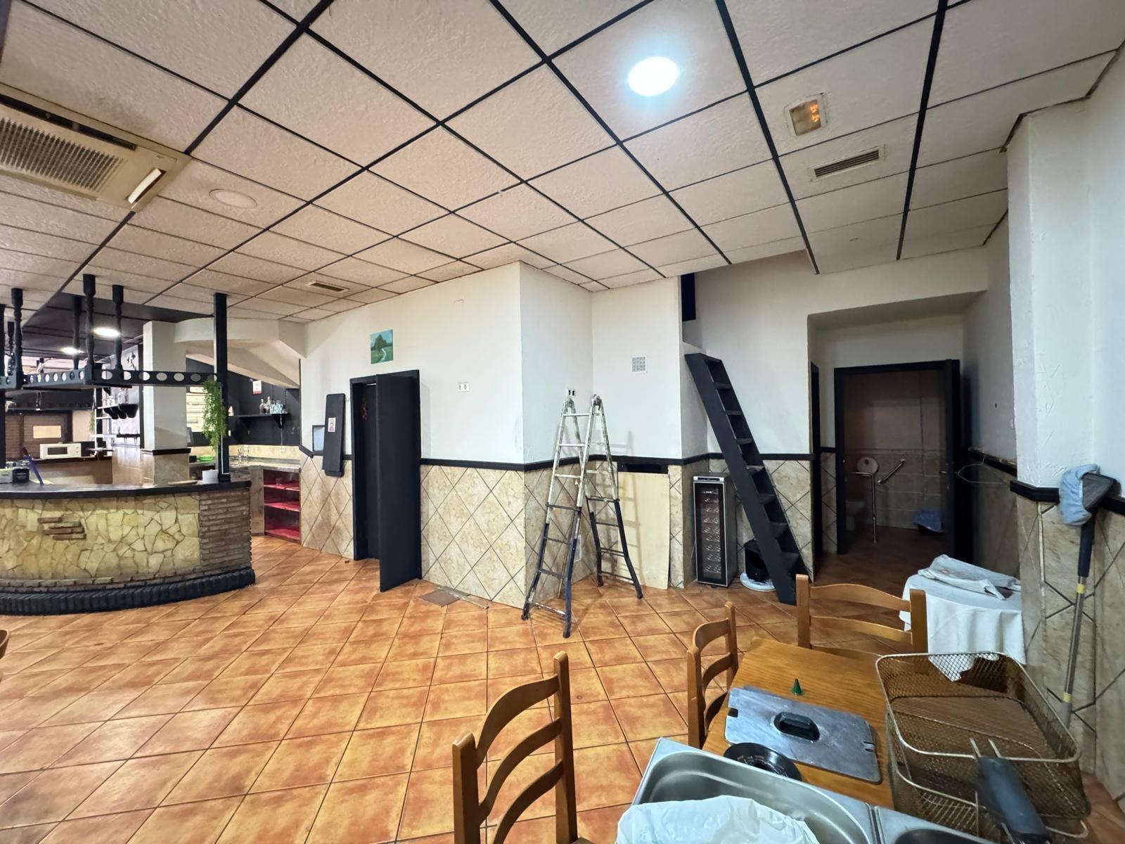 Commercial property in Torrevieja, Alicante, Spain 159 sq.m. No. 182832
