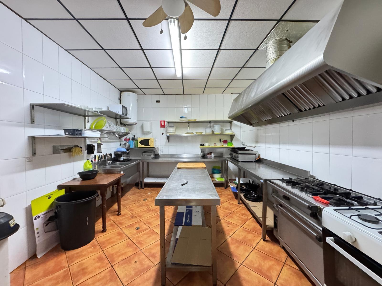 Commercial property in Torrevieja, Alicante, Spain 159 sq.m. No. 182832