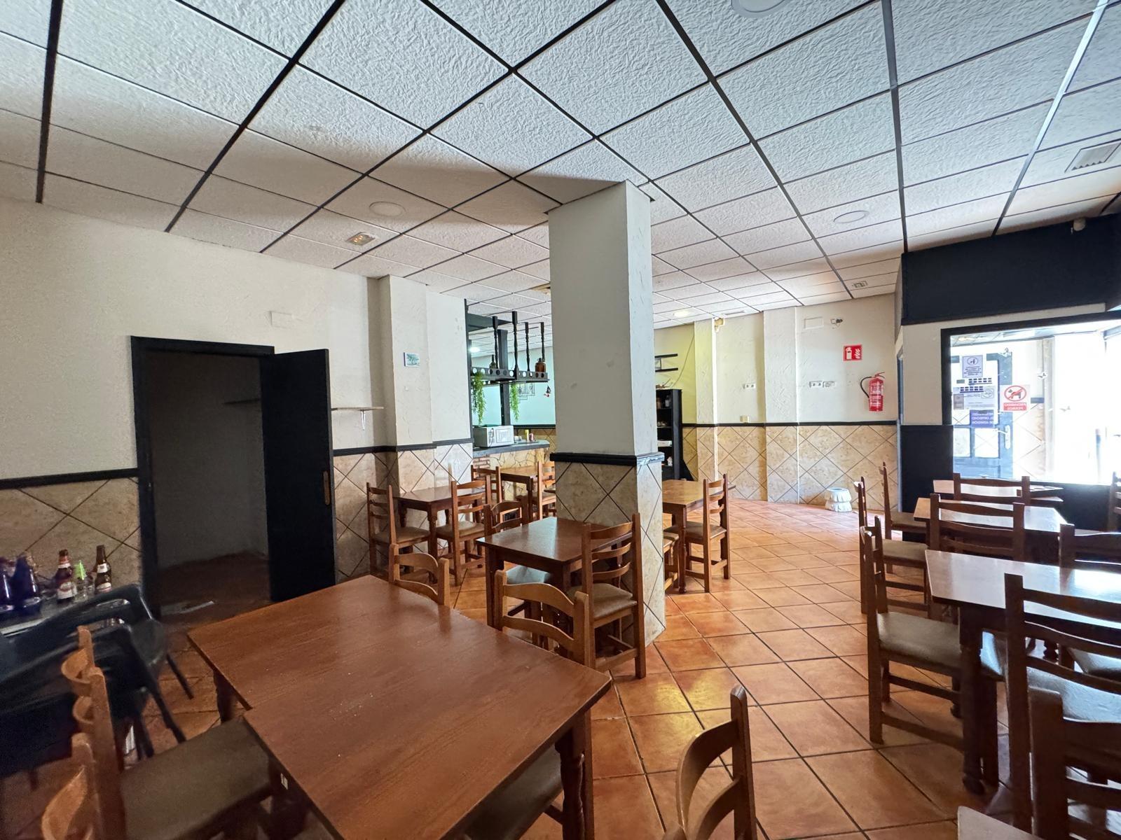 Commercial property in Torrevieja, Alicante, Spain 159 sq.m. No. 182832