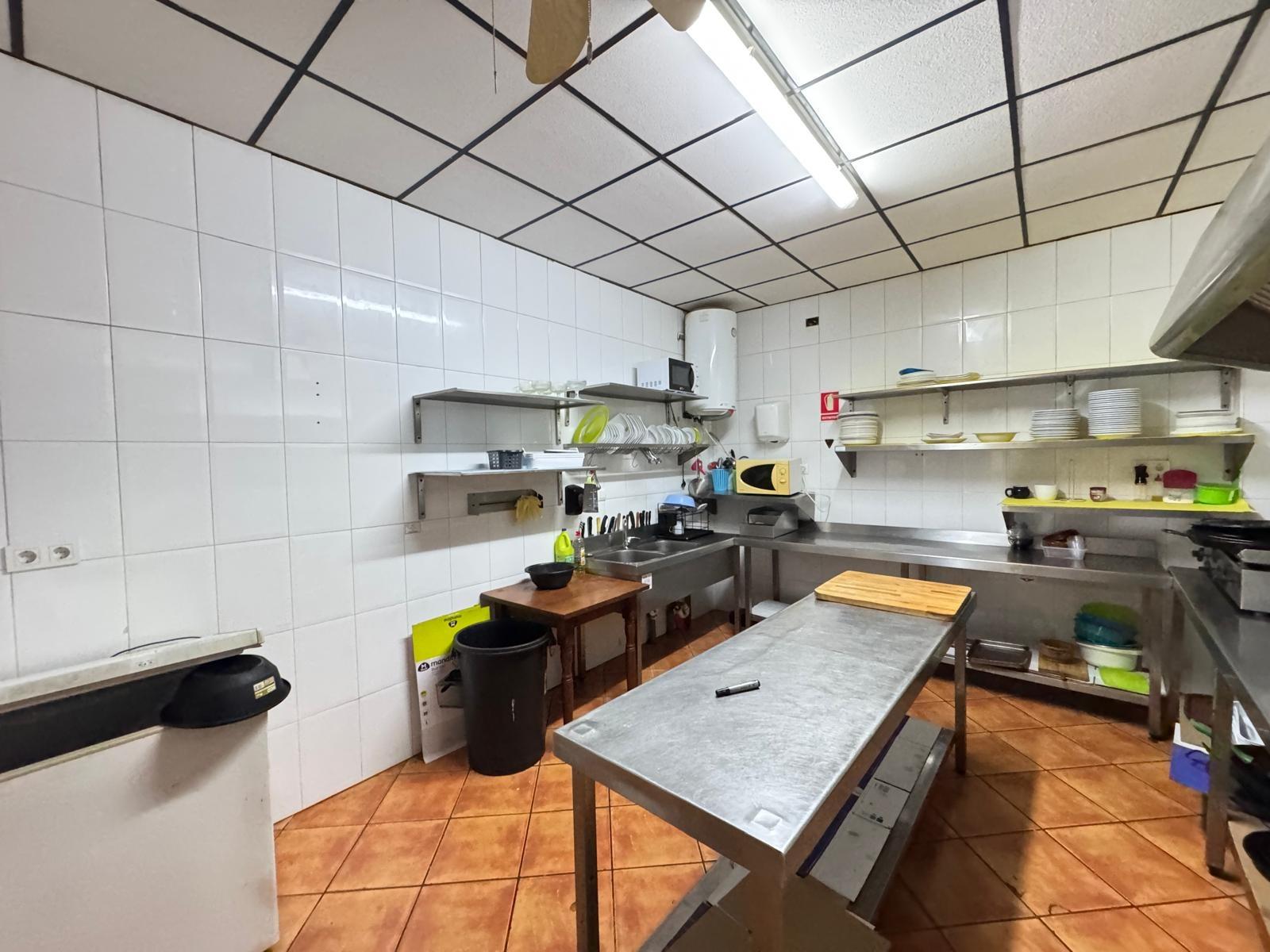 Commercial property in Torrevieja, Alicante, Spain 159 sq.m. No. 182832