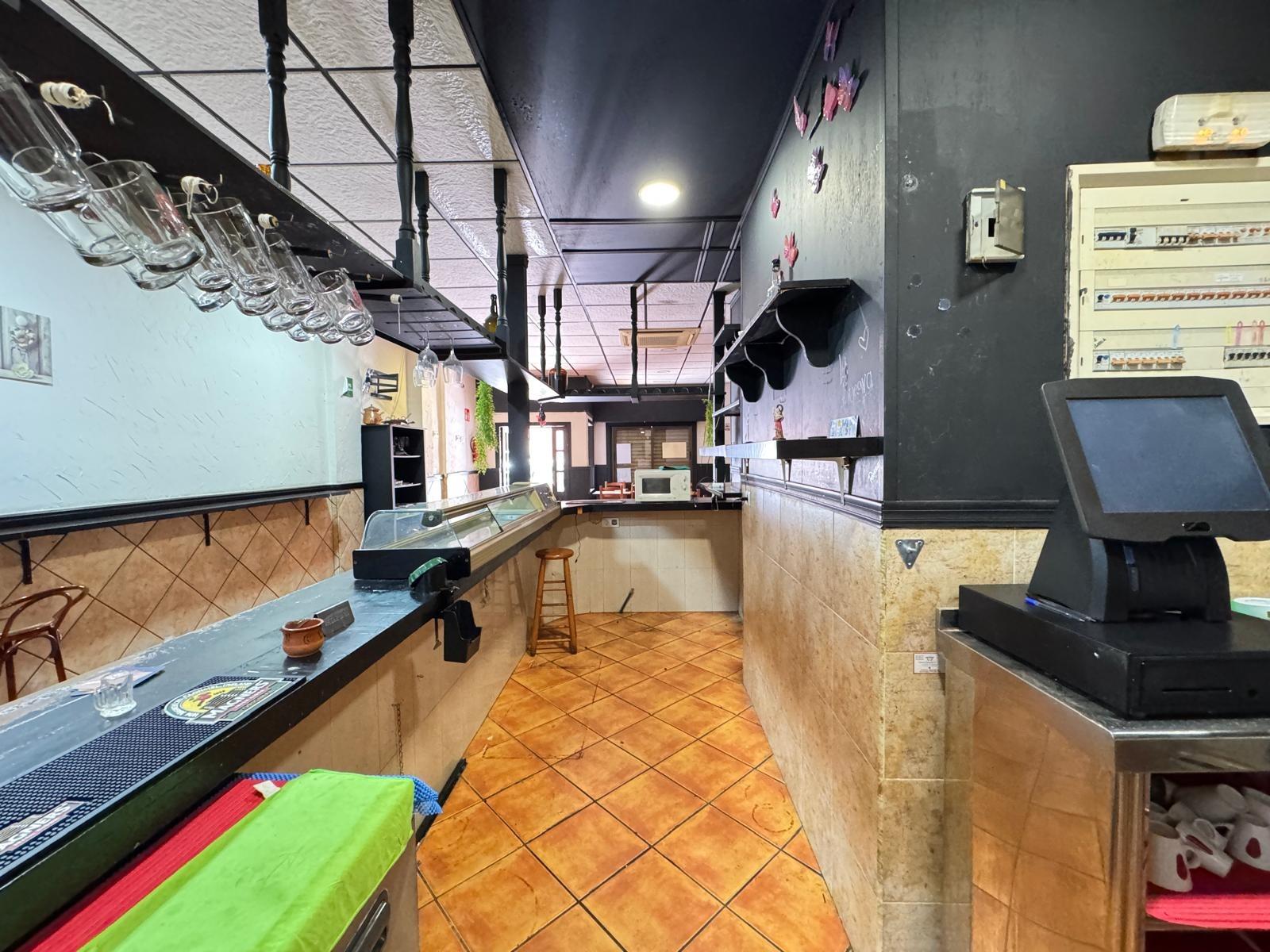 Commercial property in Torrevieja, Alicante, Spain 159 sq.m. No. 182832