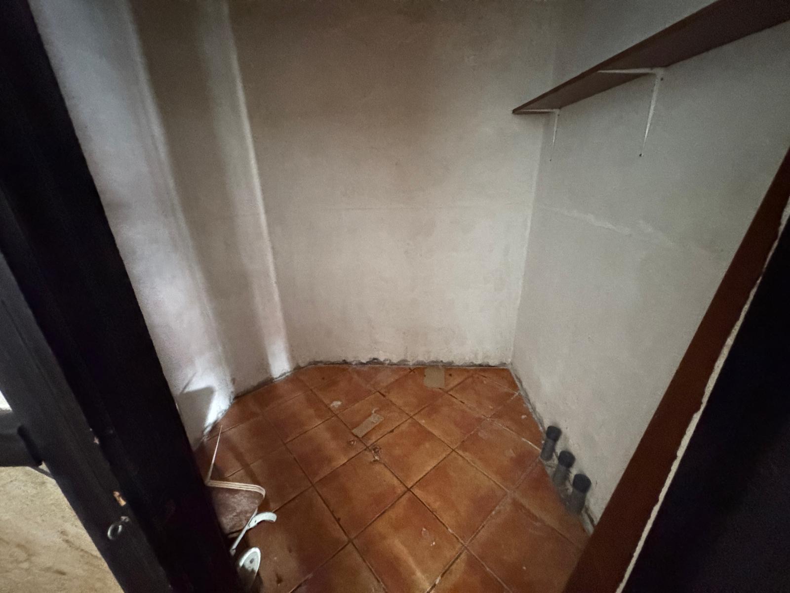 Commercial property in Torrevieja, Alicante, Spain 159 sq.m. No. 182832