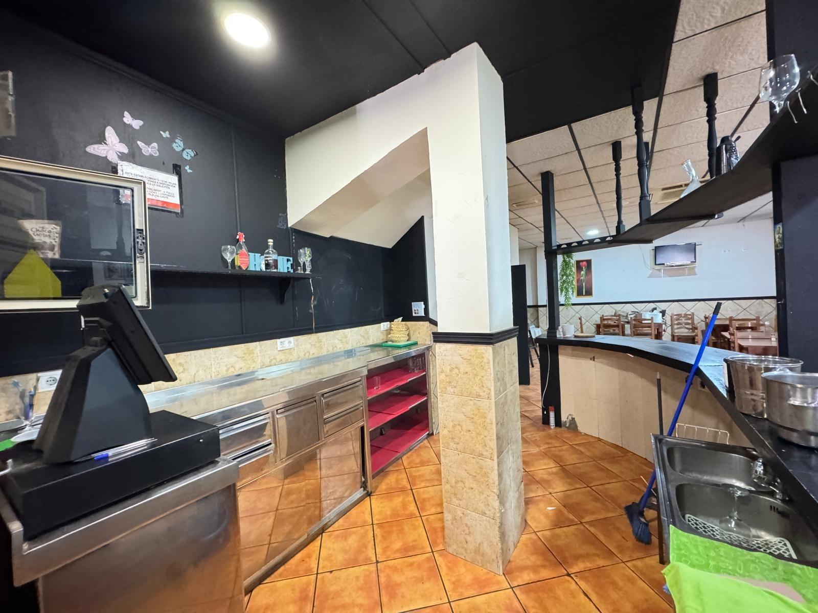 Commercial property in Torrevieja, Alicante, Spain 159 sq.m. No. 182832