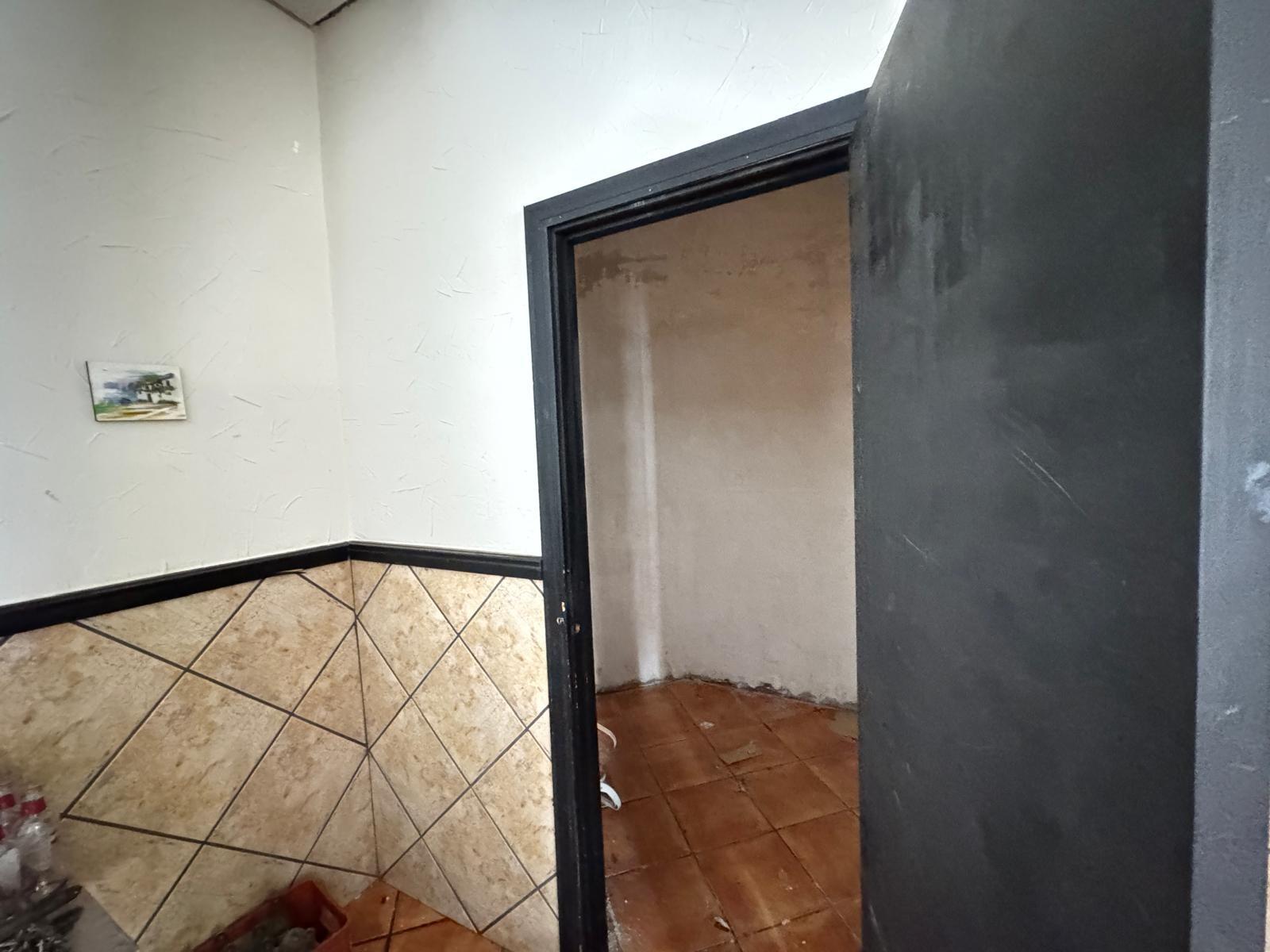 Commercial property in Torrevieja, Alicante, Spain 159 sq.m. No. 182832