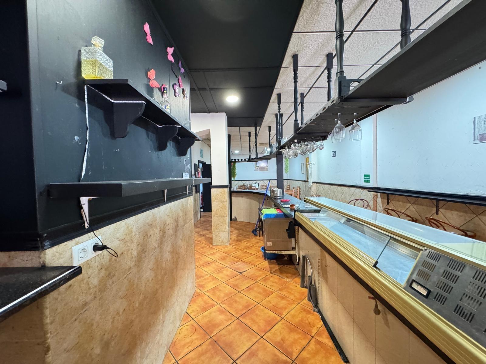 Commercial property in Torrevieja, Alicante, Spain 159 sq.m. No. 182832