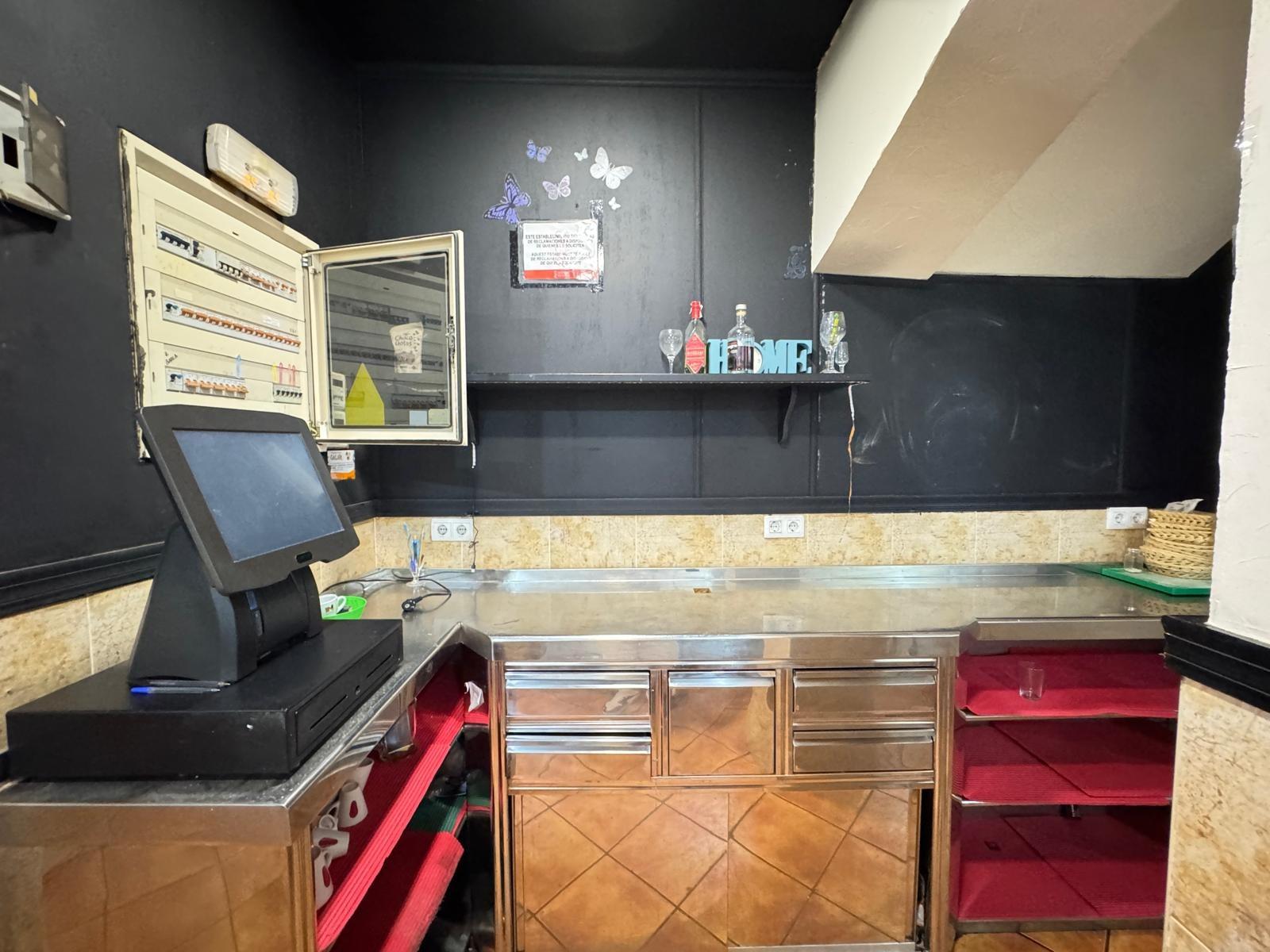 Commercial property in Torrevieja, Alicante, Spain 159 sq.m. No. 182832