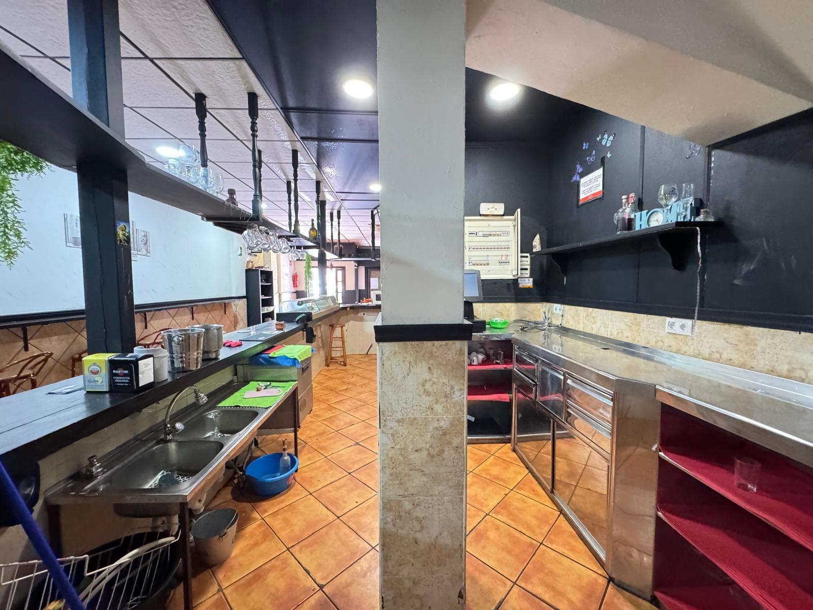 Commercial property in Torrevieja, Alicante, Spain 159 sq.m. No. 182832