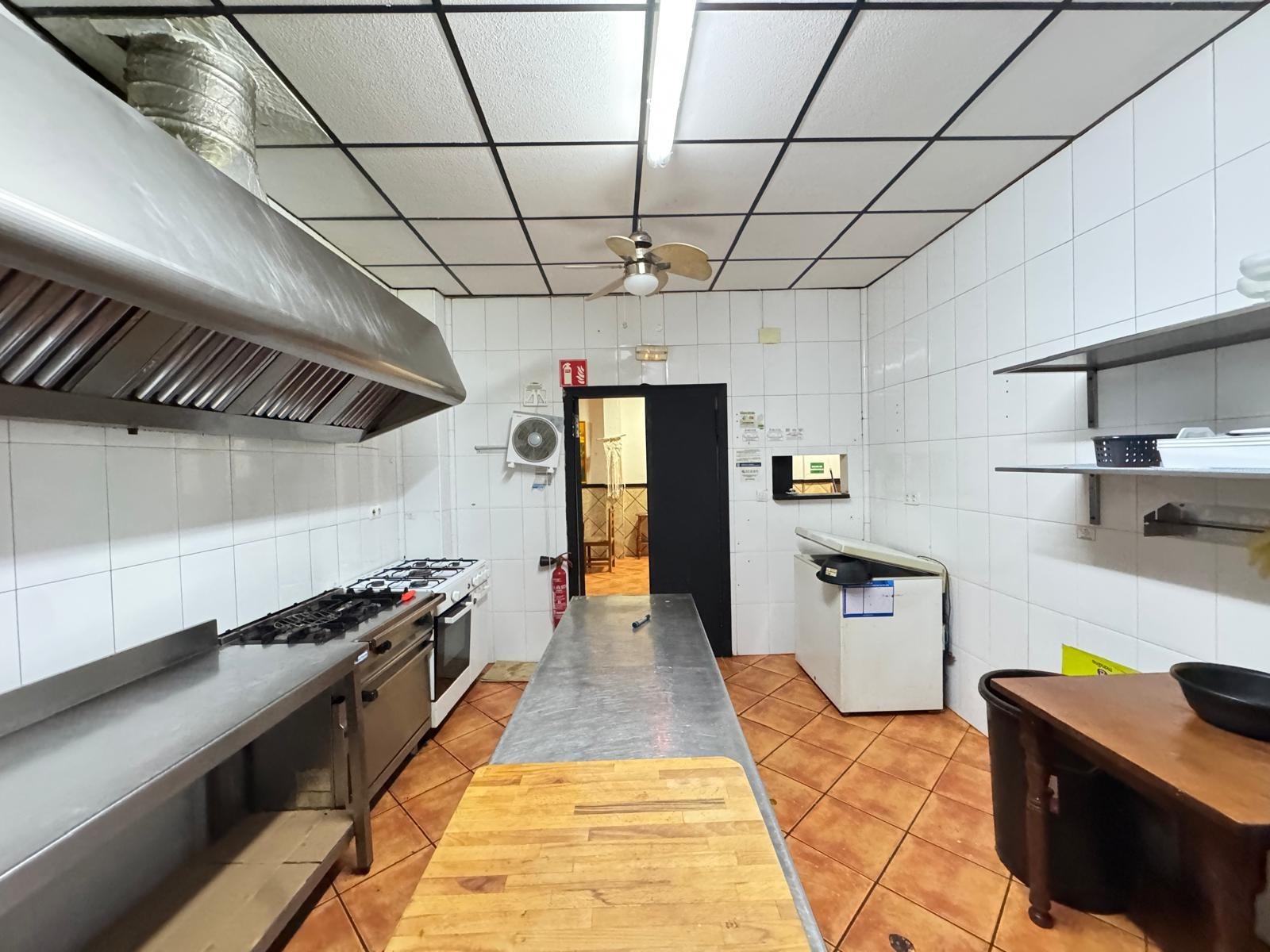 Commercial property in Torrevieja, Alicante, Spain 159 sq.m. No. 182832