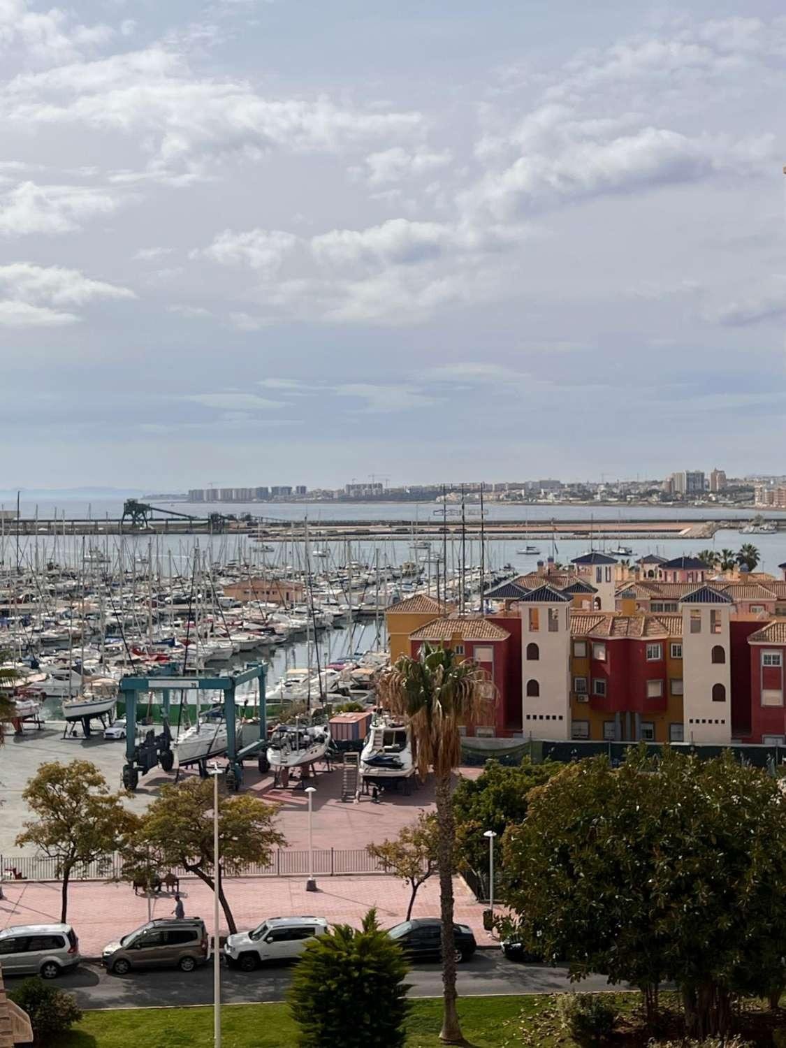 Apartment in Torrevieja, Alicante, Spain 2 bedrooms, 83 sq.m. No. 181301