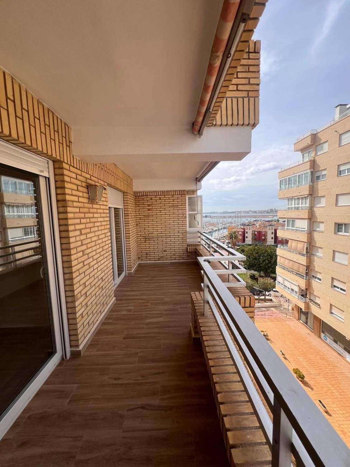 Apartment in Torrevieja, Alicante, Spain 2 bedrooms, 83 sq.m. No. 181301