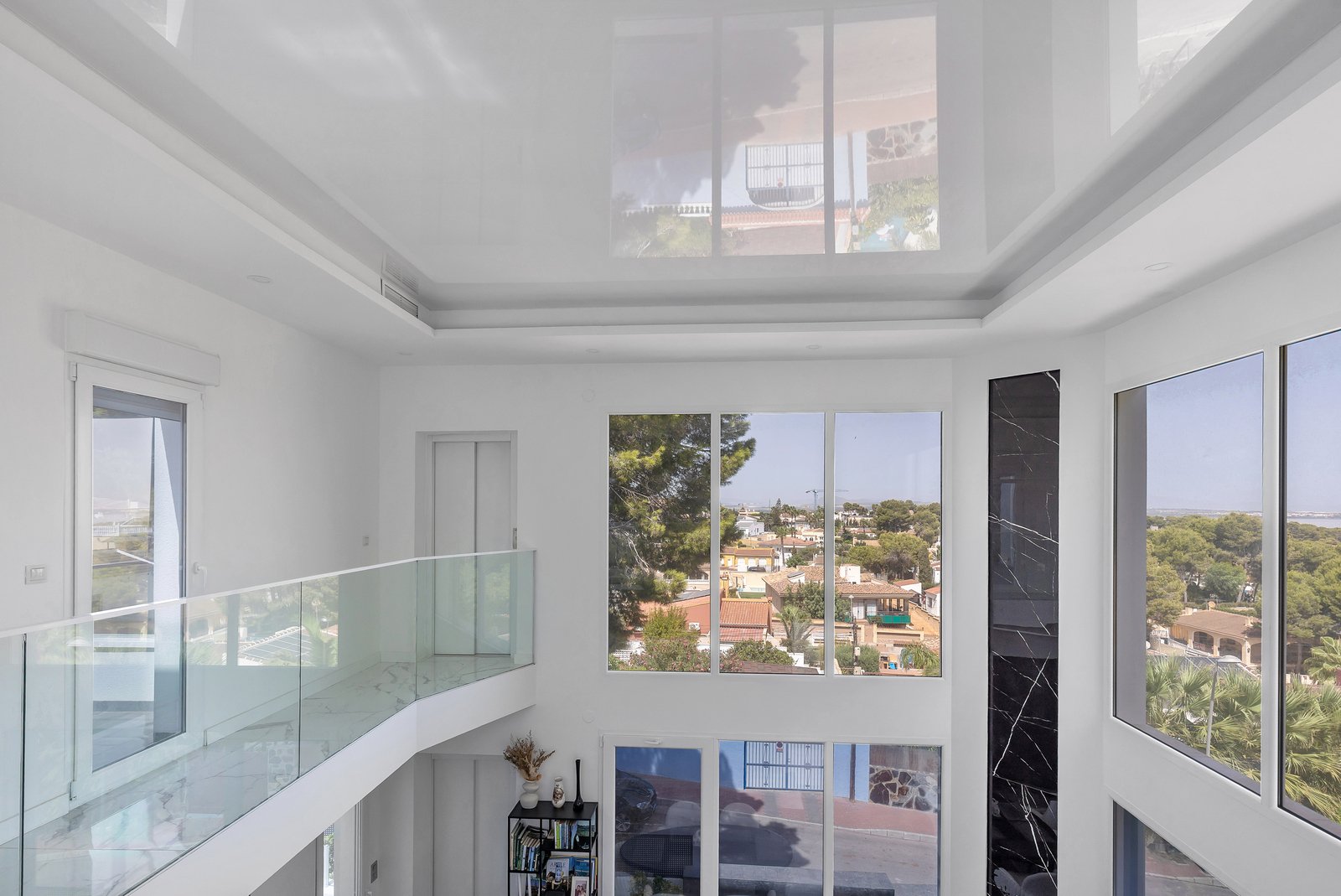Villa à Torrevieja, Alicante, Espagne 5 chambres, 257 m2 No. 195698
