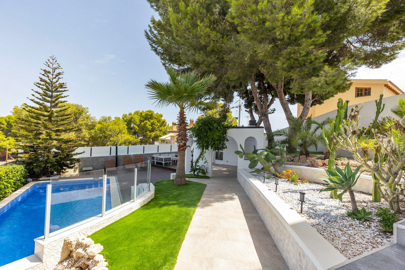 Villa à Torrevieja, Alicante, Espagne 5 chambres, 257 m2 No. 195698