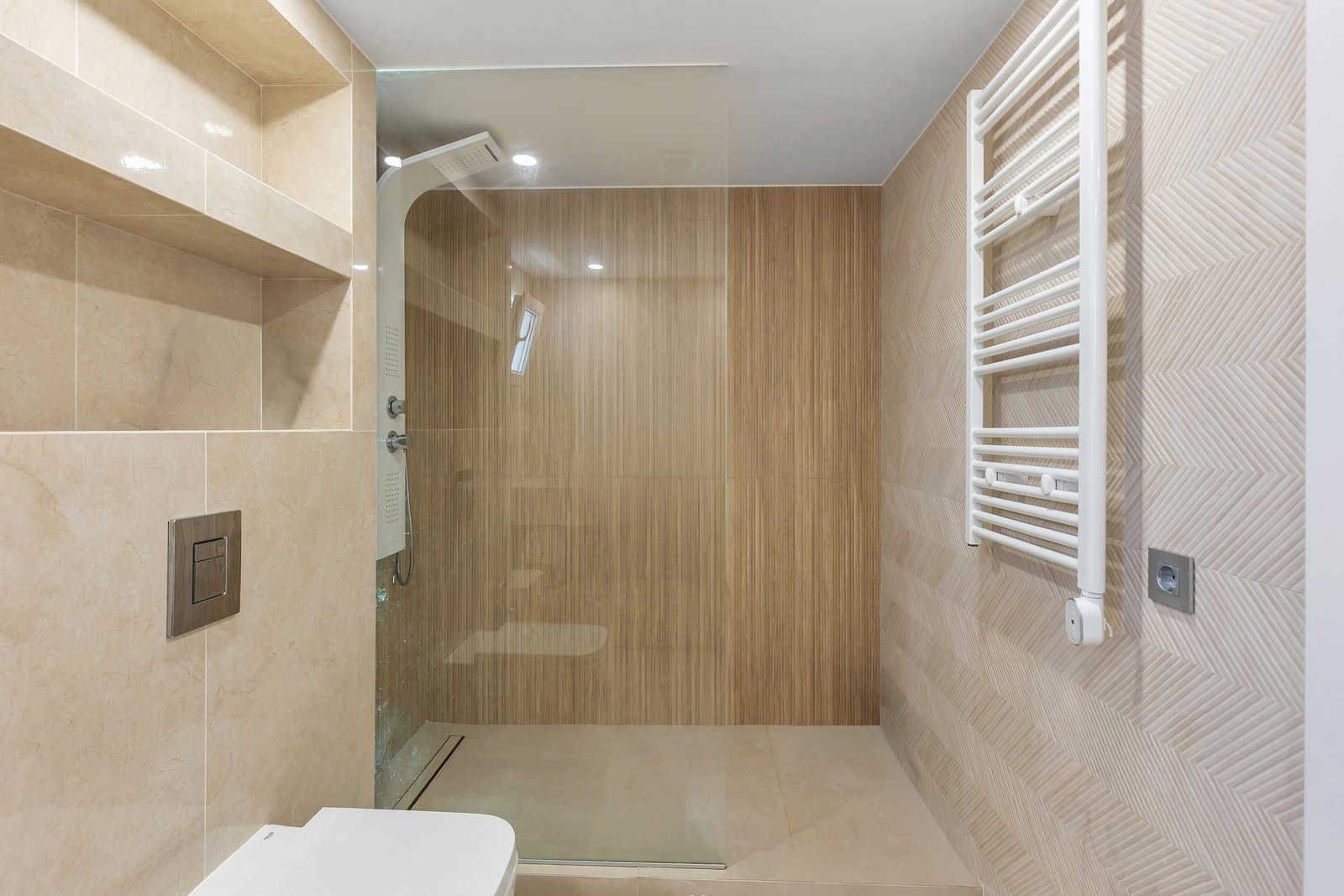 Villa à Torrevieja, Alicante, Espagne 5 chambres, 257 m2 No. 195698