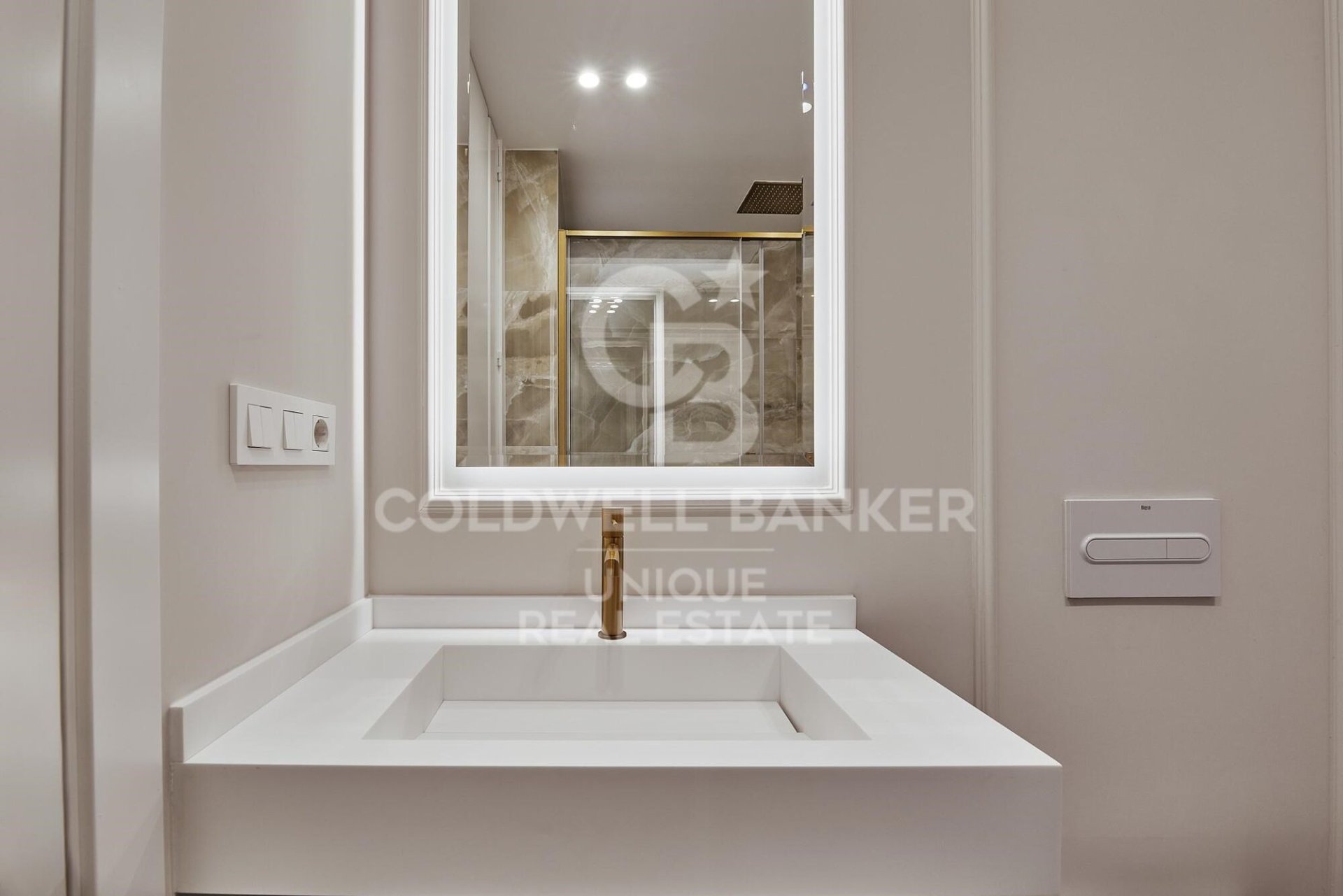 Appartamento a Madrid, Spagna 3 camere da letto, 122 mq. N° 158338