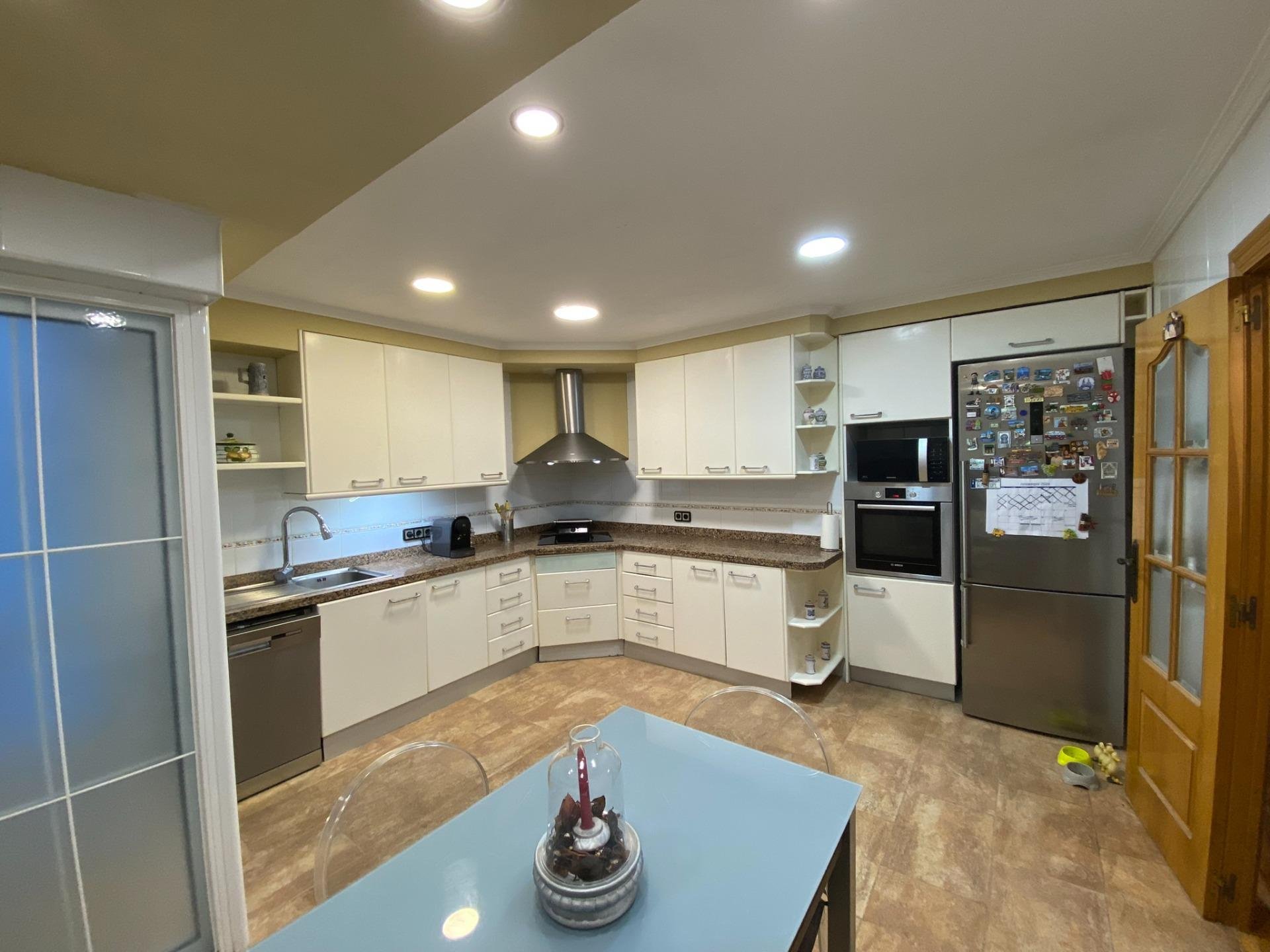 Apartment à Alicante, Espagne 4 chambres, 196 m2 No. 165529