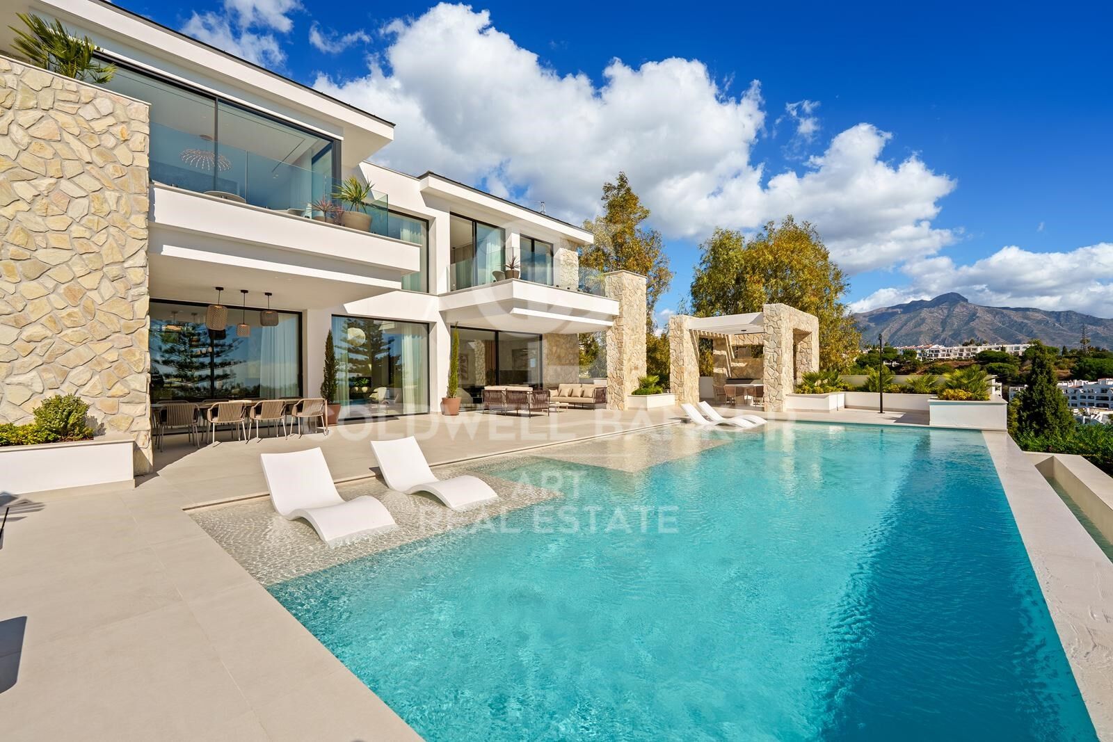 Villa in Benahavis, Malaga, Spain 5 bedrooms, 606 sq.m. No. 157263