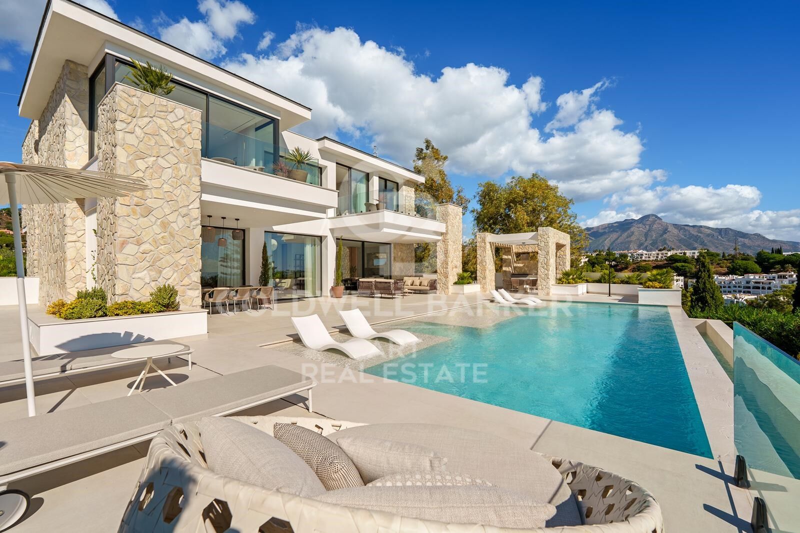 Villa in Benahavis, Malaga, Spain 5 bedrooms, 606 sq.m. No. 157263
