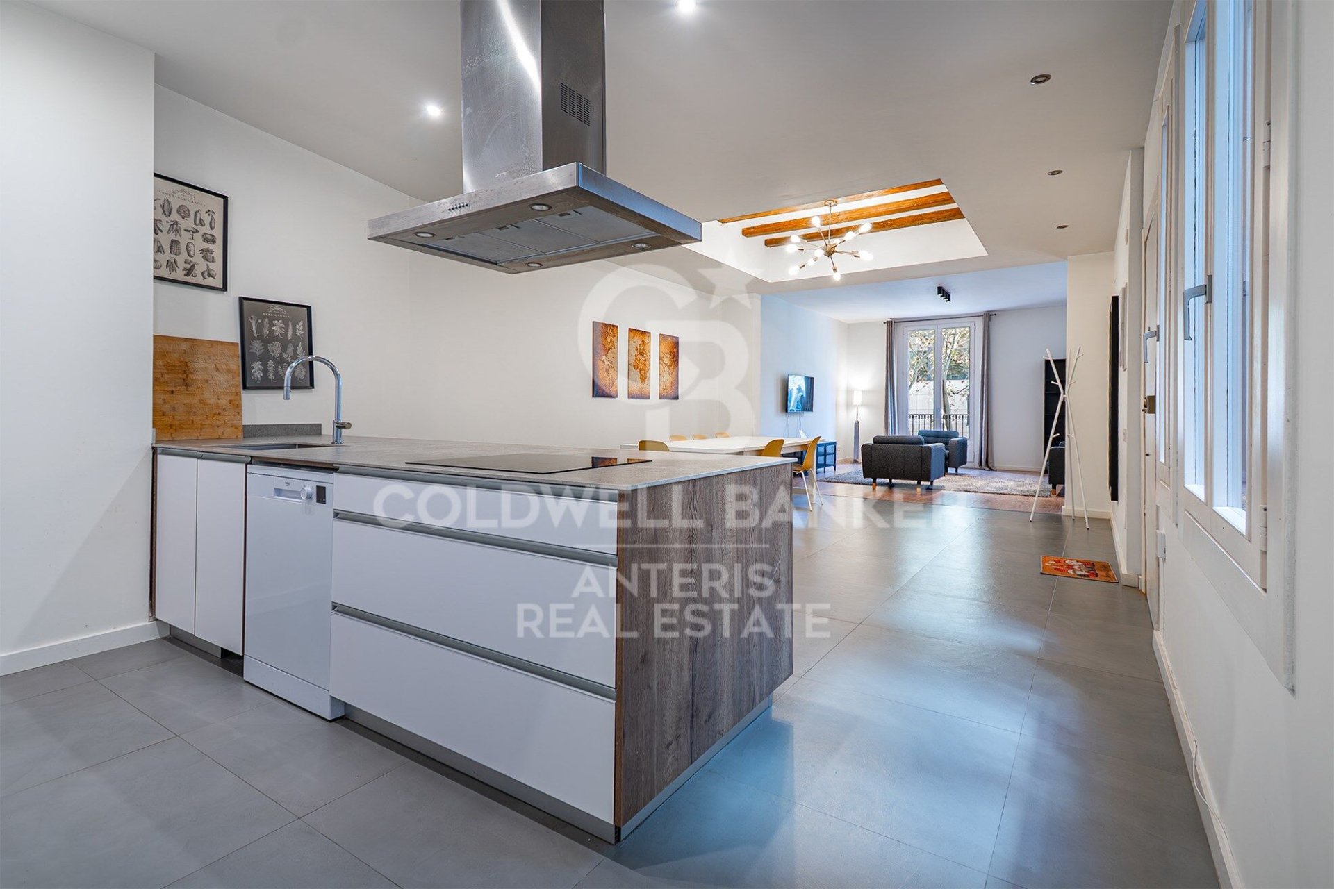 Apartamento en Barcelona, España 3 dormitorios, 141 m2 No. 157264