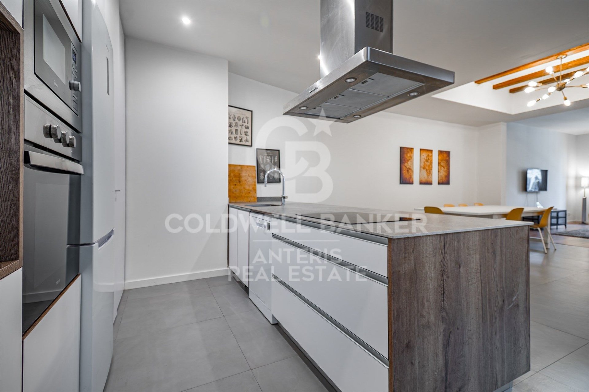 Apartamento en Barcelona, España 3 dormitorios, 141 m2 No. 157264