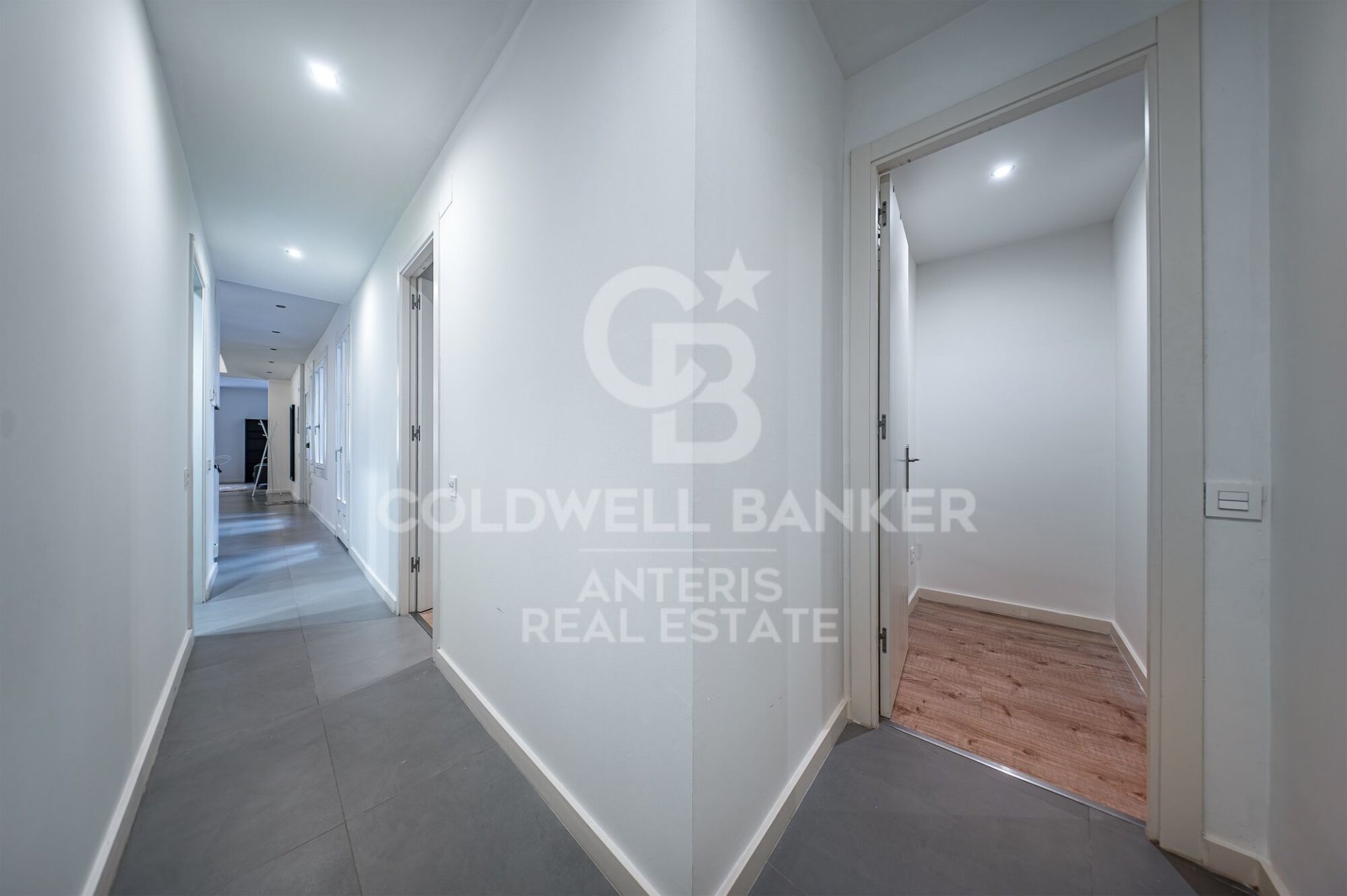 Apartamento en Barcelona, España 3 dormitorios, 141 m2 No. 157264