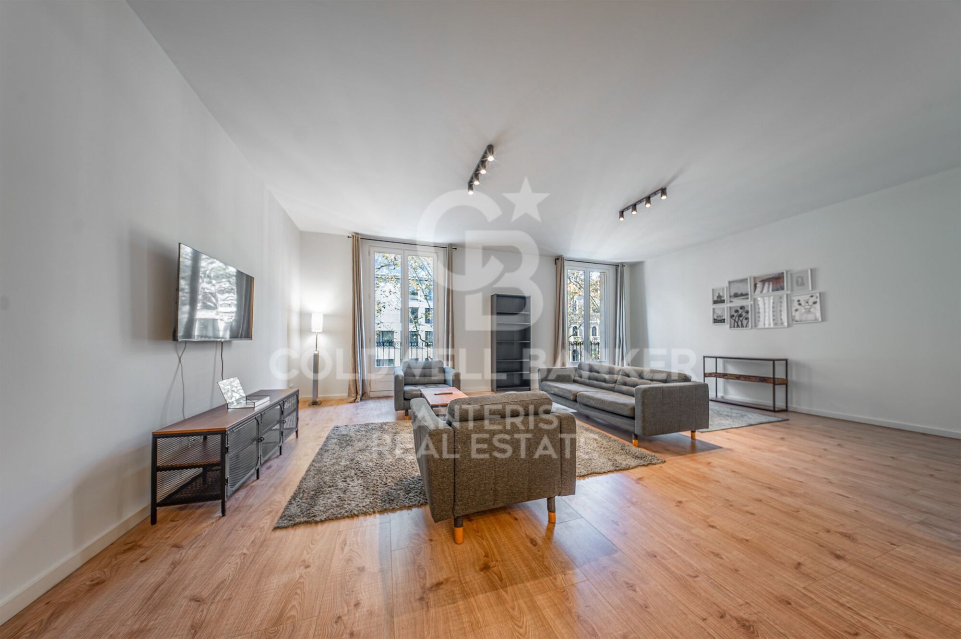 Apartamento en Barcelona, España 3 dormitorios, 141 m2 No. 157264