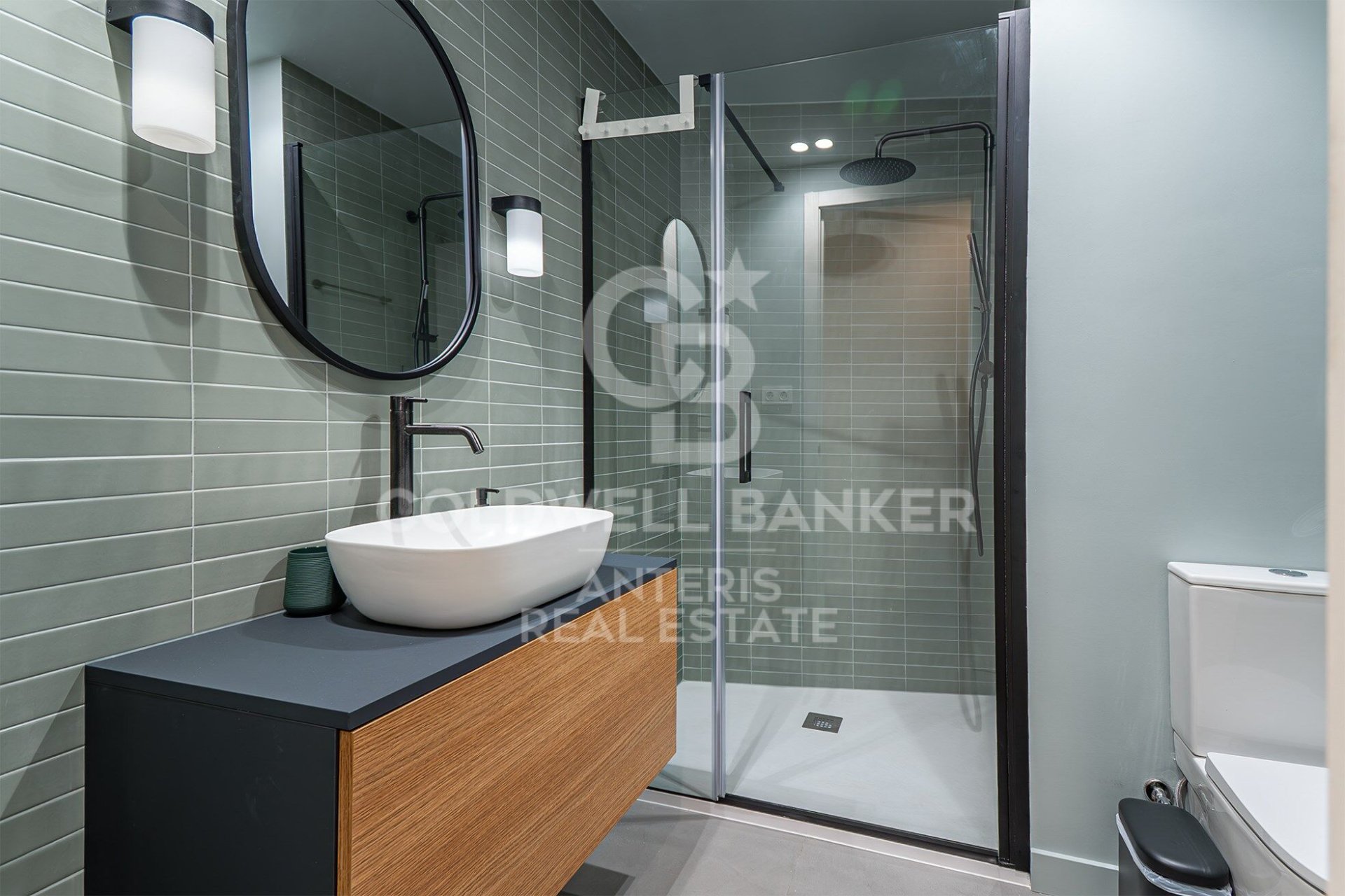 Apartamento en Barcelona, España 3 dormitorios, 141 m2 No. 157264