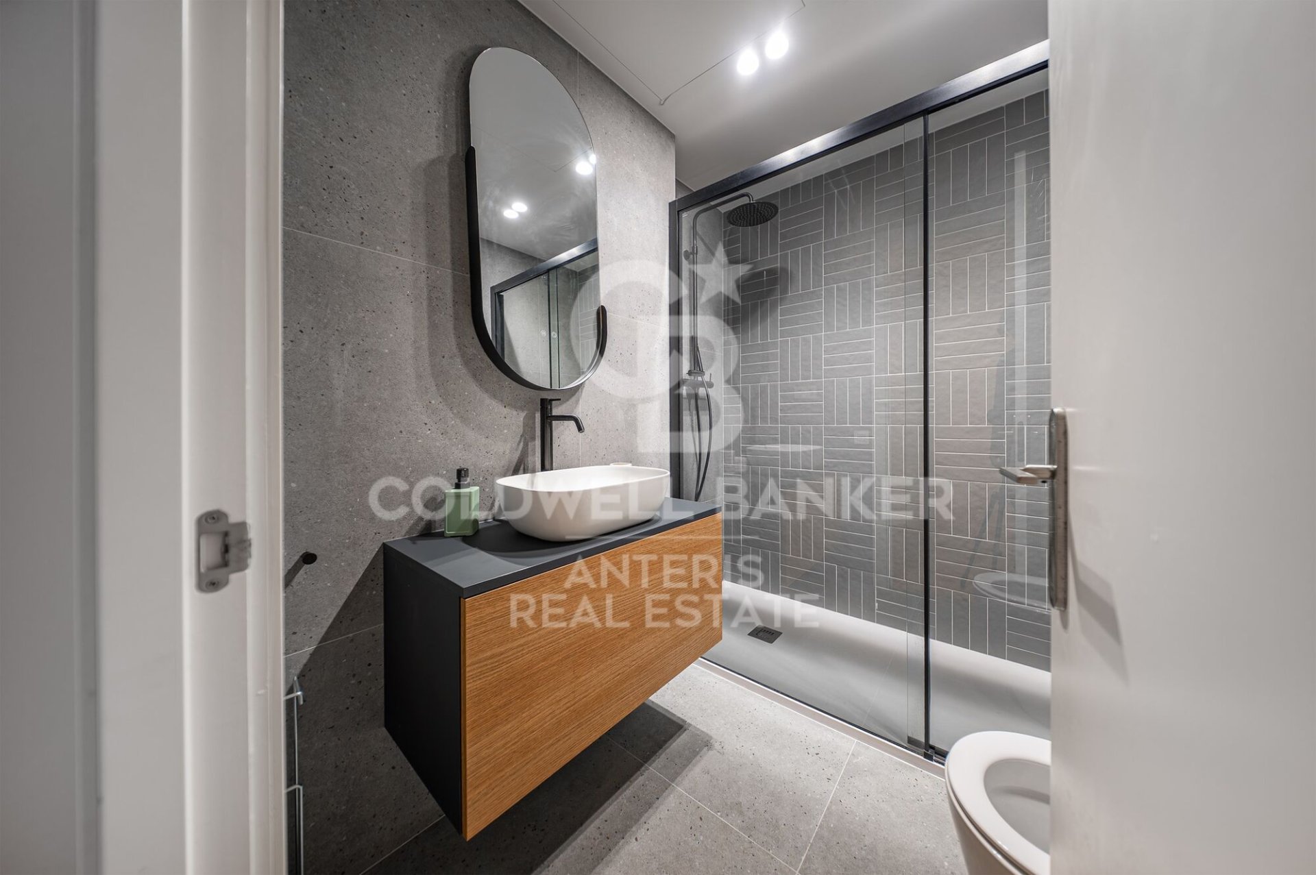 Apartamento en Barcelona, España 3 dormitorios, 141 m2 No. 157264