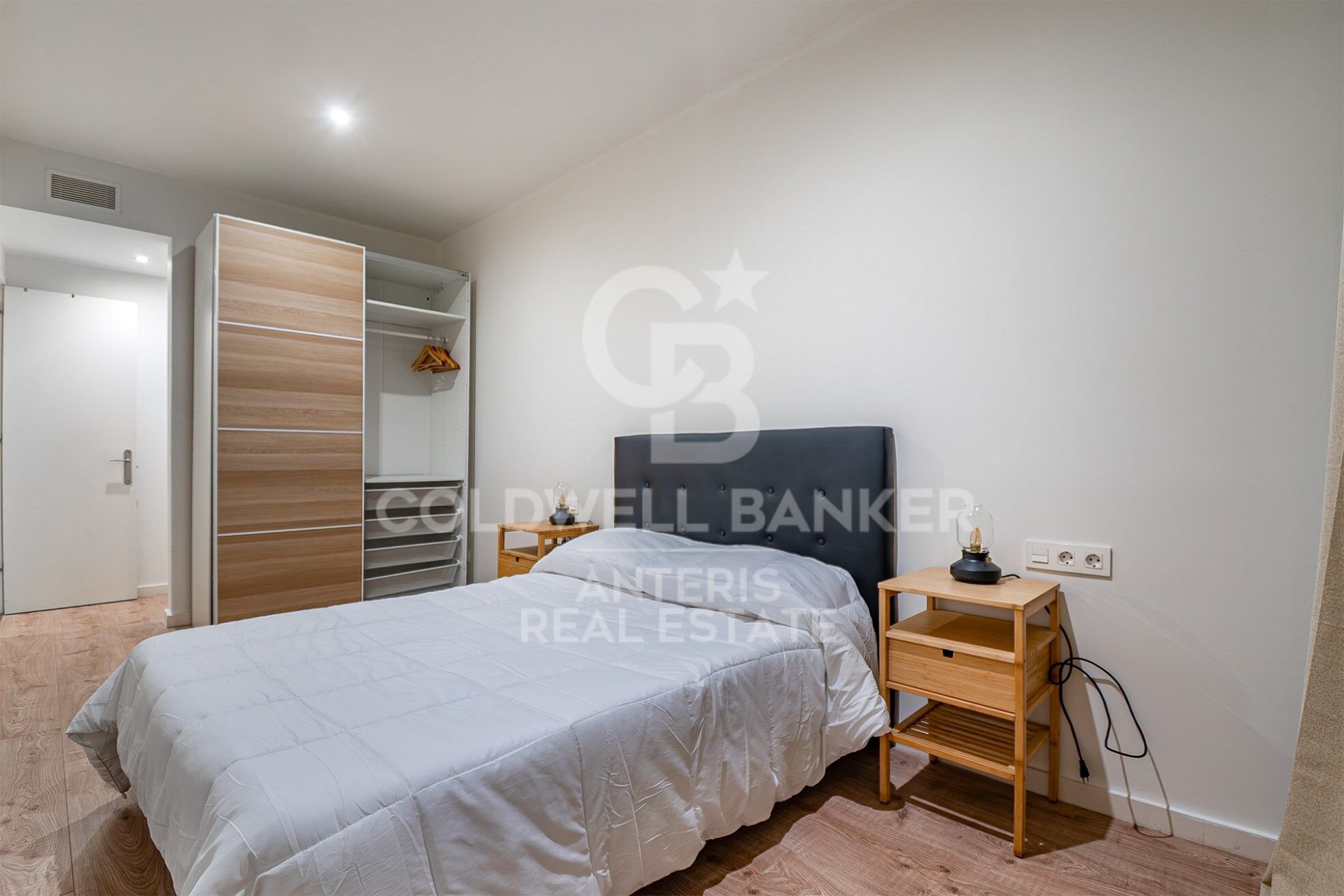 Apartamento en Barcelona, España 3 dormitorios, 141 m2 No. 157264