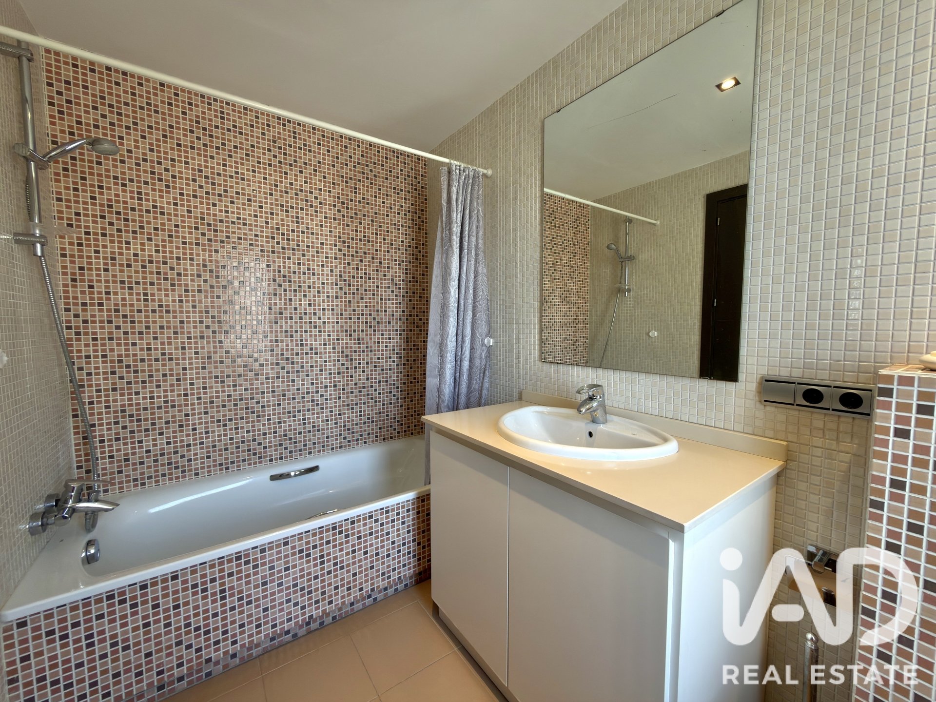 Talo Algeciras, Cadiz, Espanja 4 makuuhuonetta, 386 m2 No. 195768