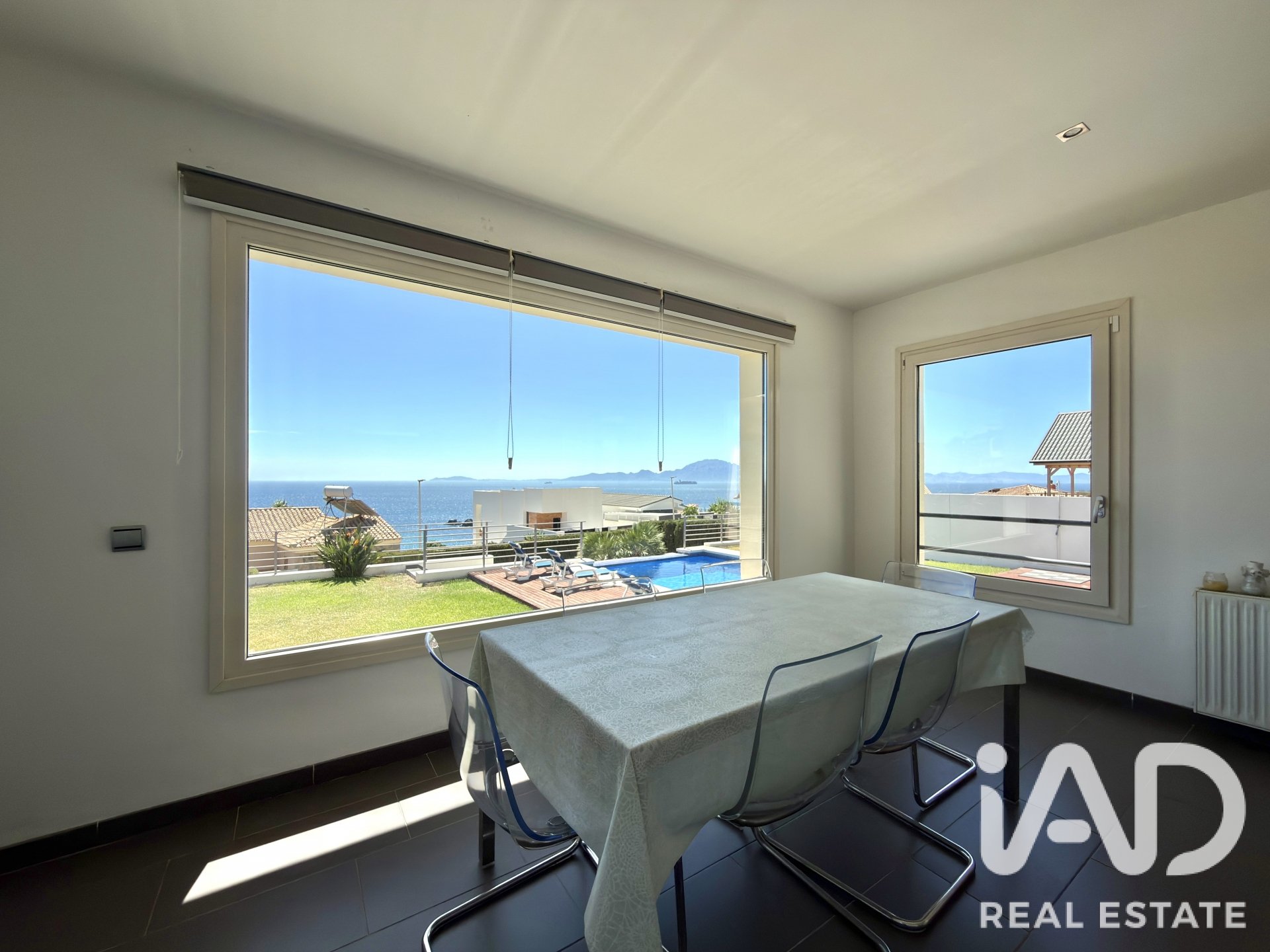 Talo Algeciras, Cadiz, Espanja 4 makuuhuonetta, 386 m2 No. 195768